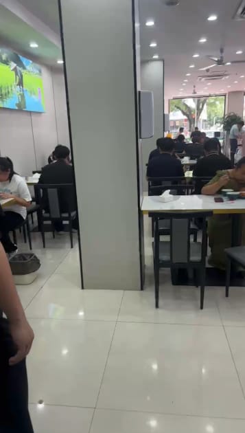 浦东区惠南镇双开门快餐大食堂转让！近地铁公交站 小区工厂密-8