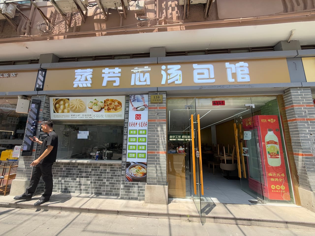 玉屏南路旺铺出租,对面医院,纯一楼,门头宽,无转让费人流大