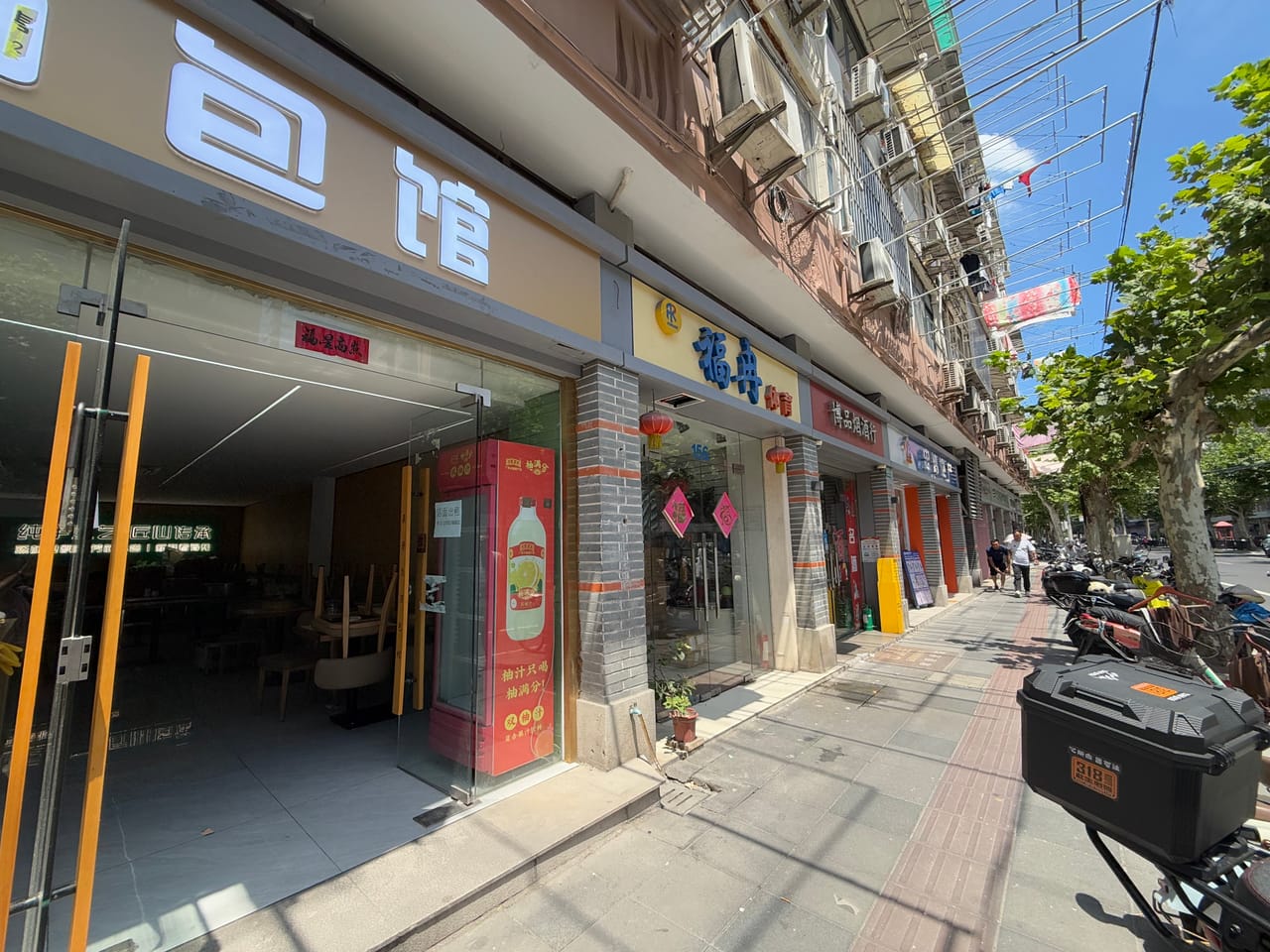 玉屏南路旺铺出租，对面医院，纯一楼，门头宽，无转让费人流大-7