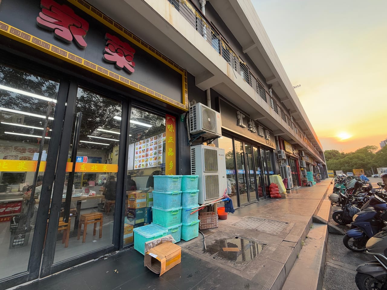 绥德路旺铺转让！纯一楼门头宽，多小区商务分布，人流大位置佳-5