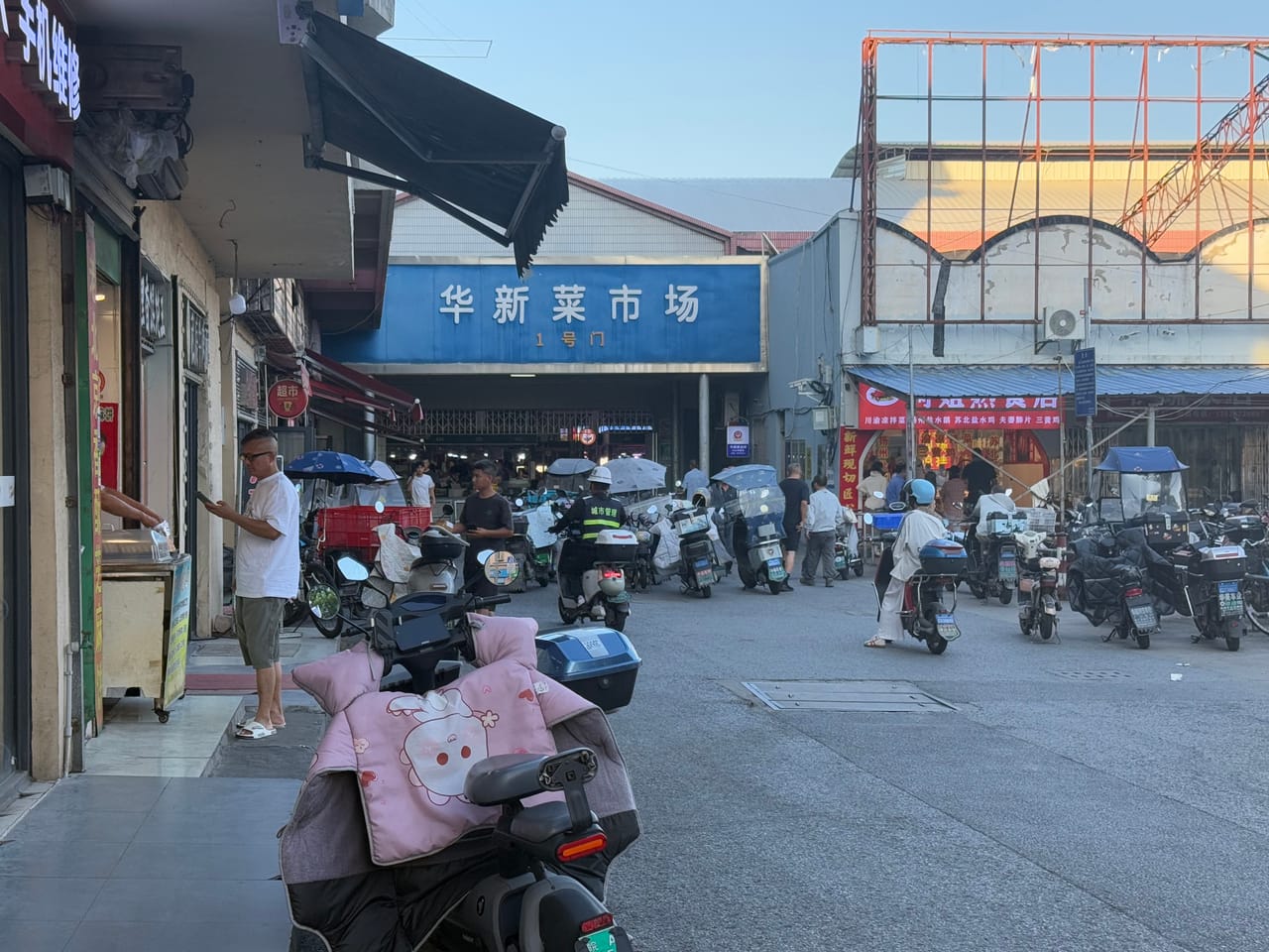 青浦区新凤北路餐饮店转让！旅馆对面附近小商品市场 周边厂区-3