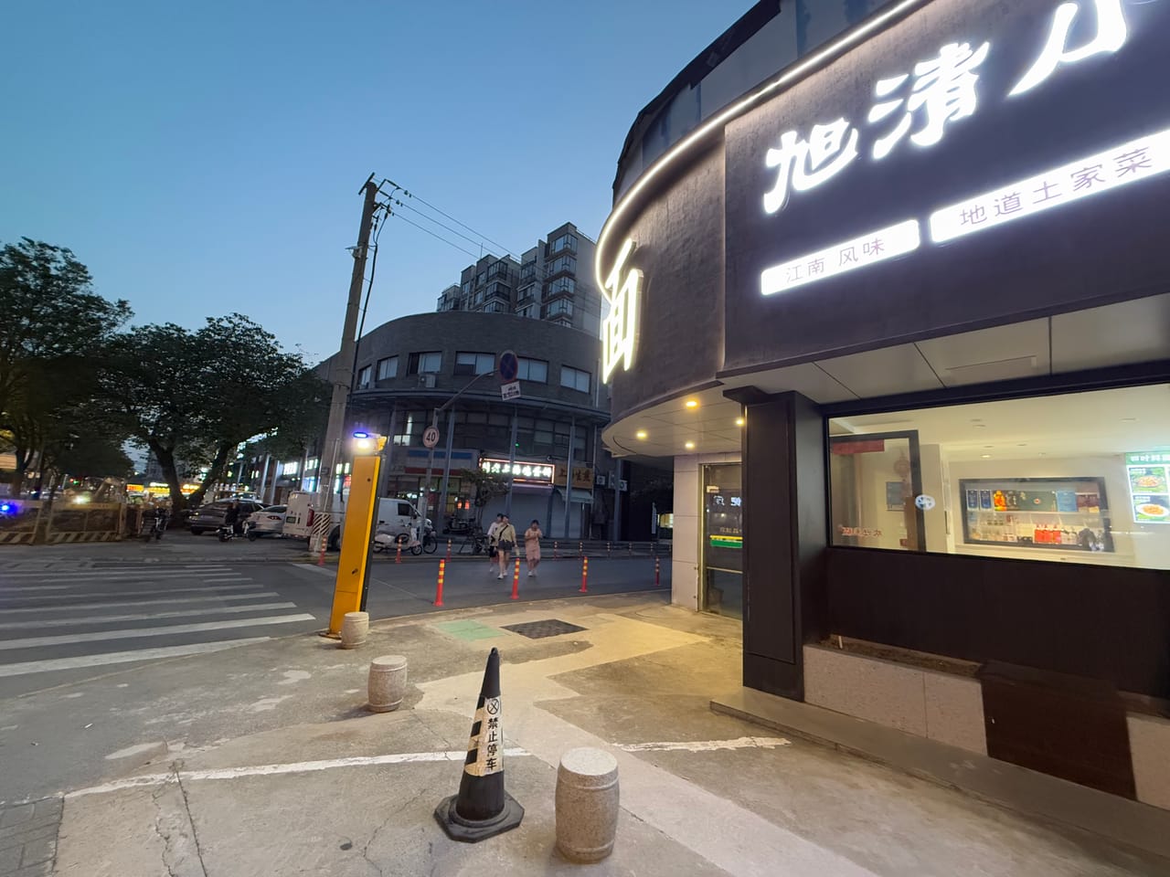 一手铺源 门宽十多米拐角处 嘉定区塔城路餐饮店直租！有燃气-7