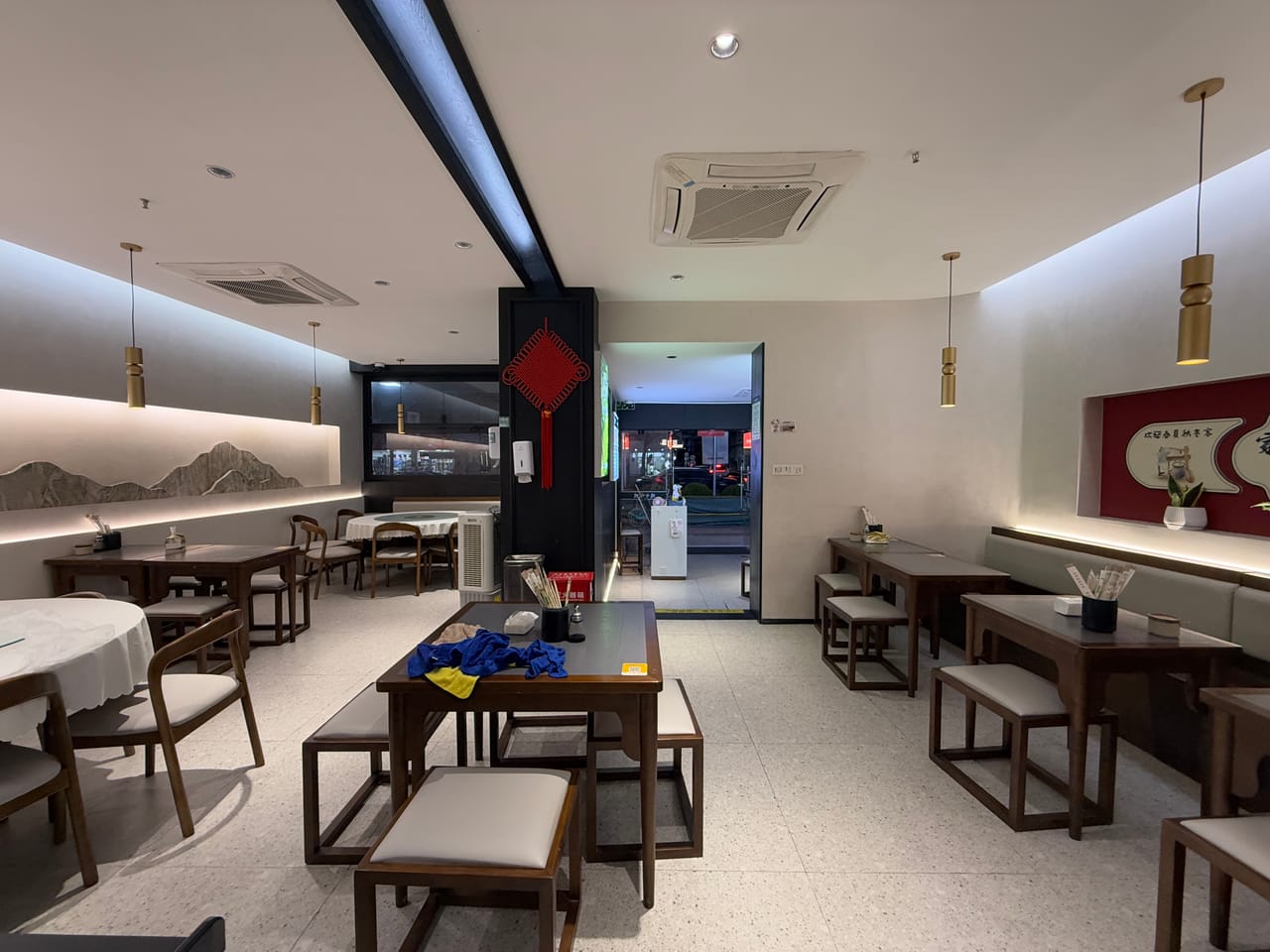 一手铺源 门宽十多米拐角处 嘉定区塔城路餐饮店直租！有燃气-2