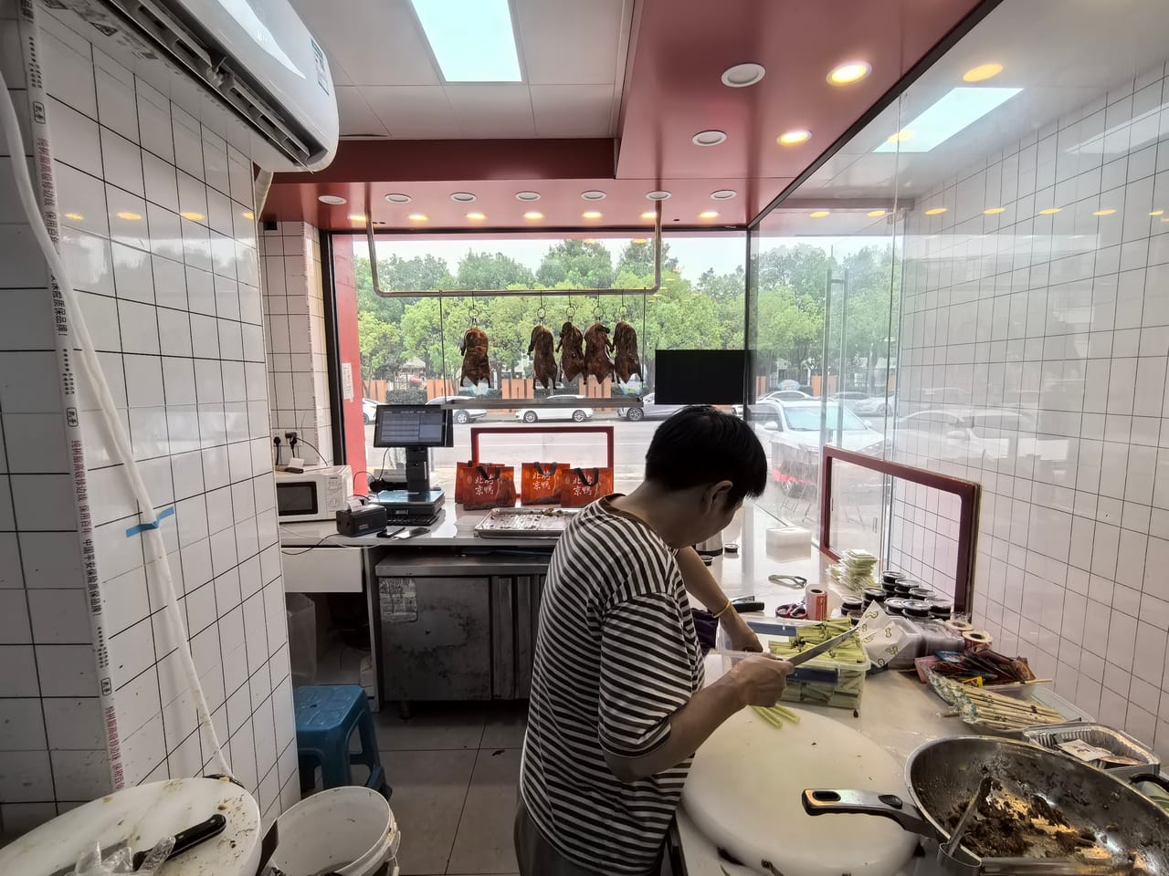 康桥秀沿路菜市场沿街烤鸭店转让！近地铁商圈成熟人流量大-2