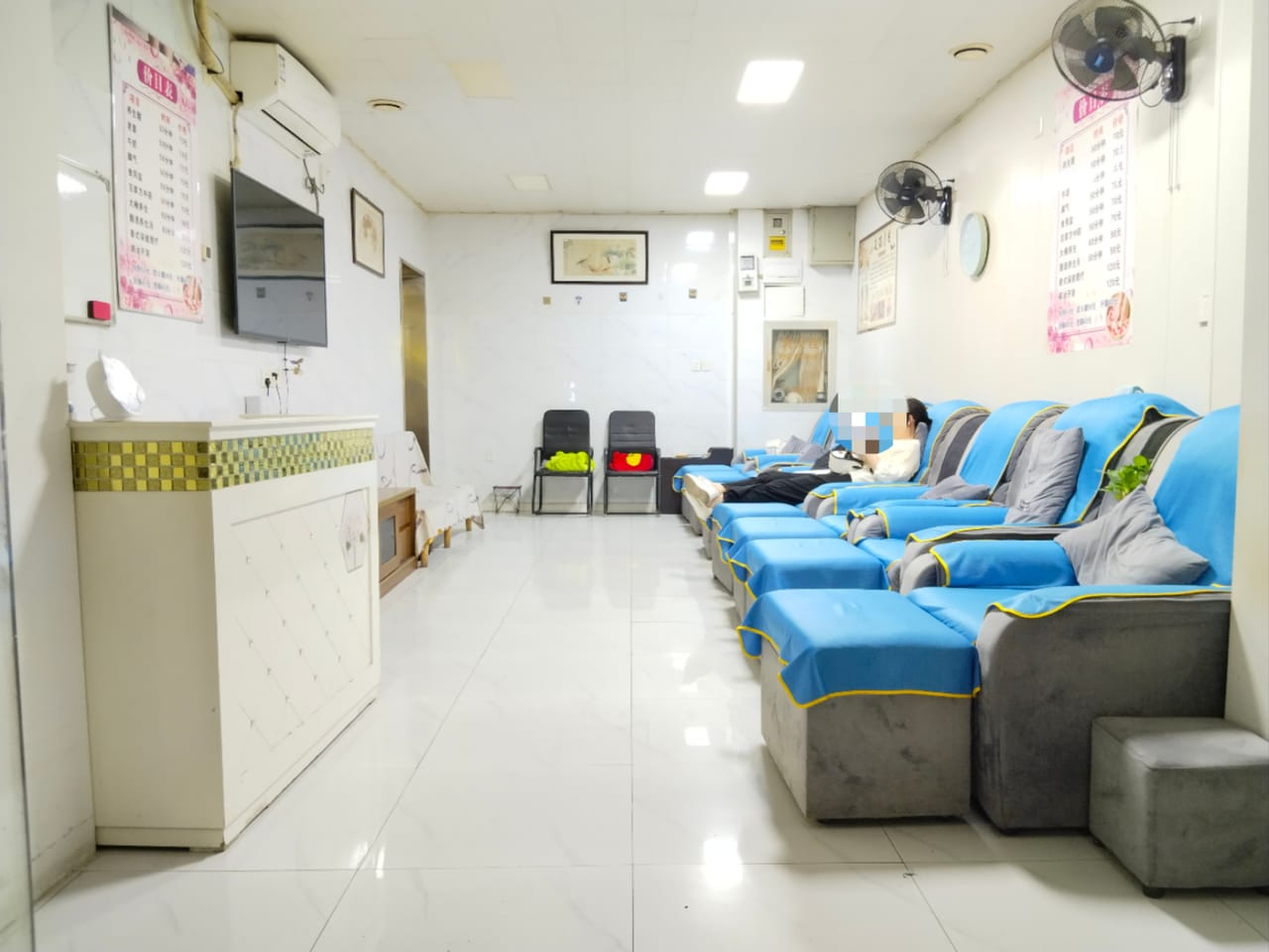 普陀区真如街道足浴店转让！小区门口沿街店可餐饮人员密消费稳-2