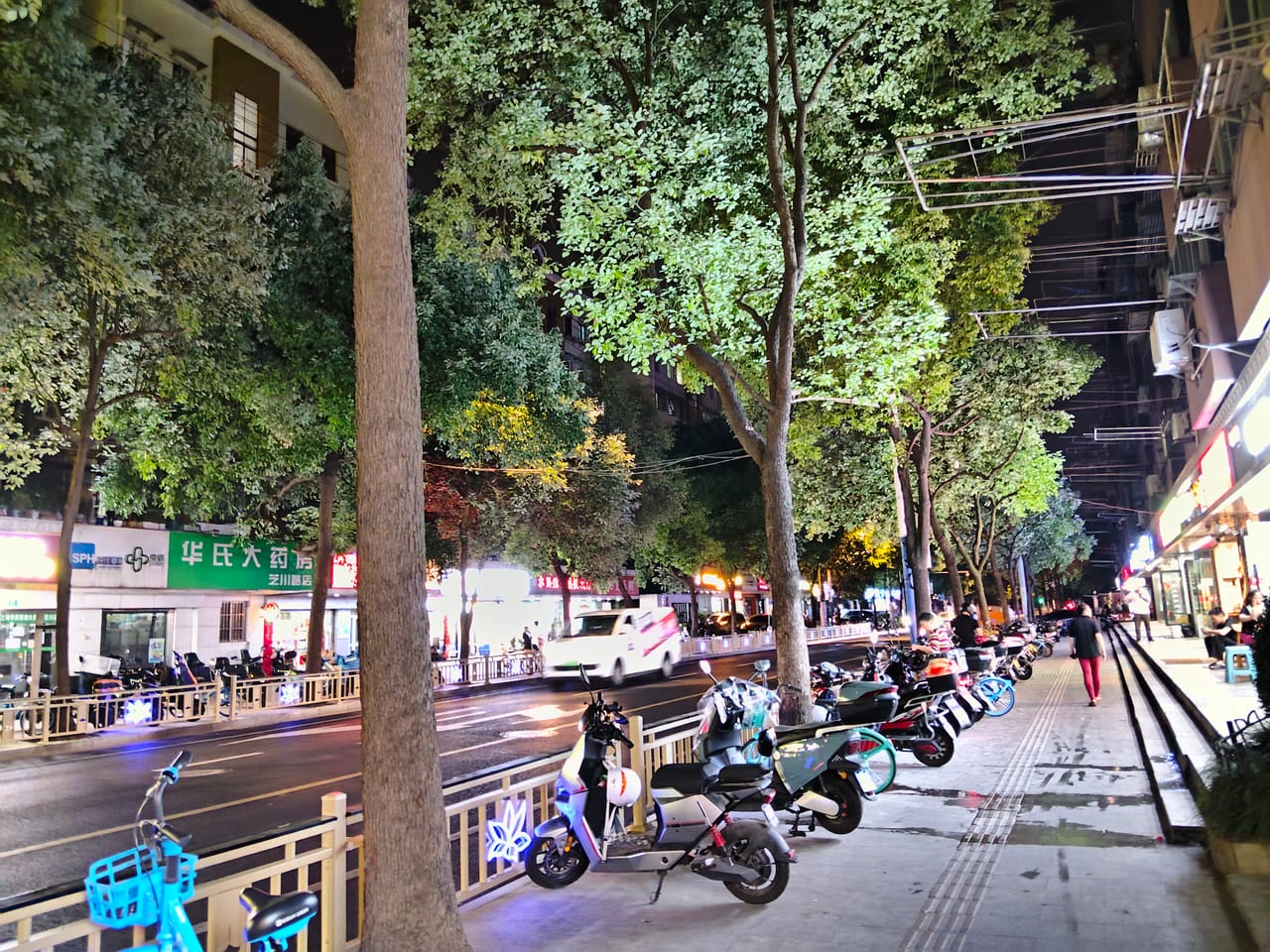 普陀区真如街道足浴店转让！小区门口沿街店可餐饮人员密消费稳-4