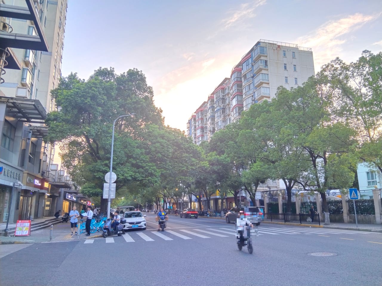 虹梅南路旺铺转让！双开门，装修新格局好，十字路口商务楼下-6