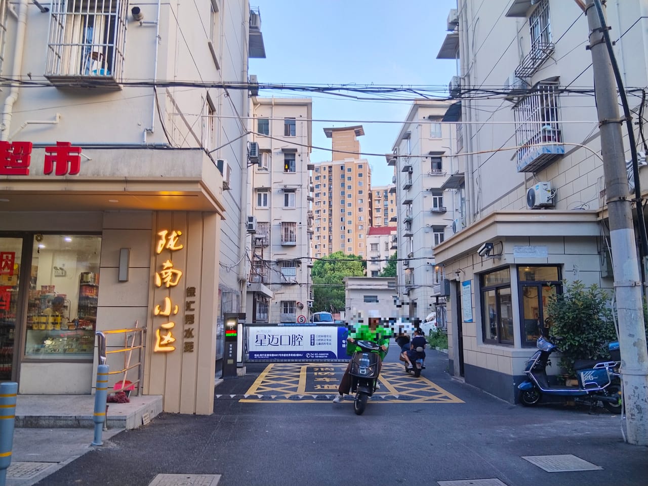虹梅南路旺铺转让！双开门，装修新格局好，十字路口商务楼下-9