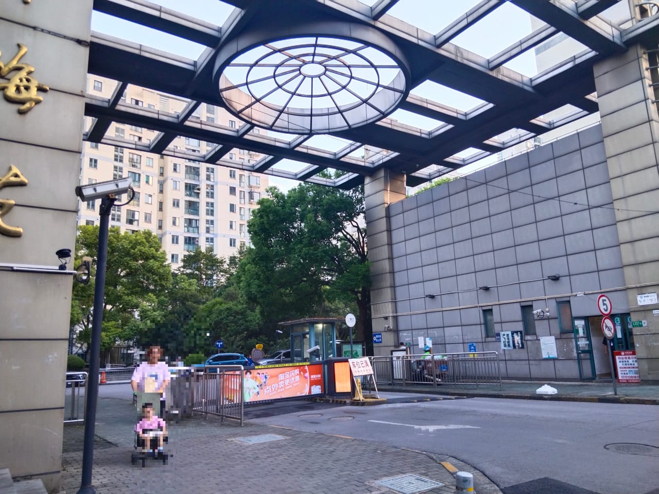 虹梅南路旺铺转让！双开门，装修新格局好，十字路口商务楼下-5