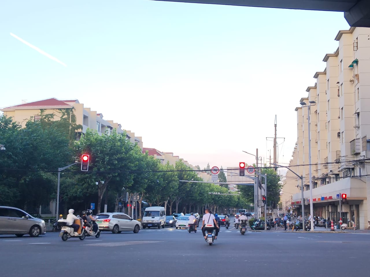 虹梅南路旺铺转让！双开门，装修新格局好，十字路口商务楼下-7