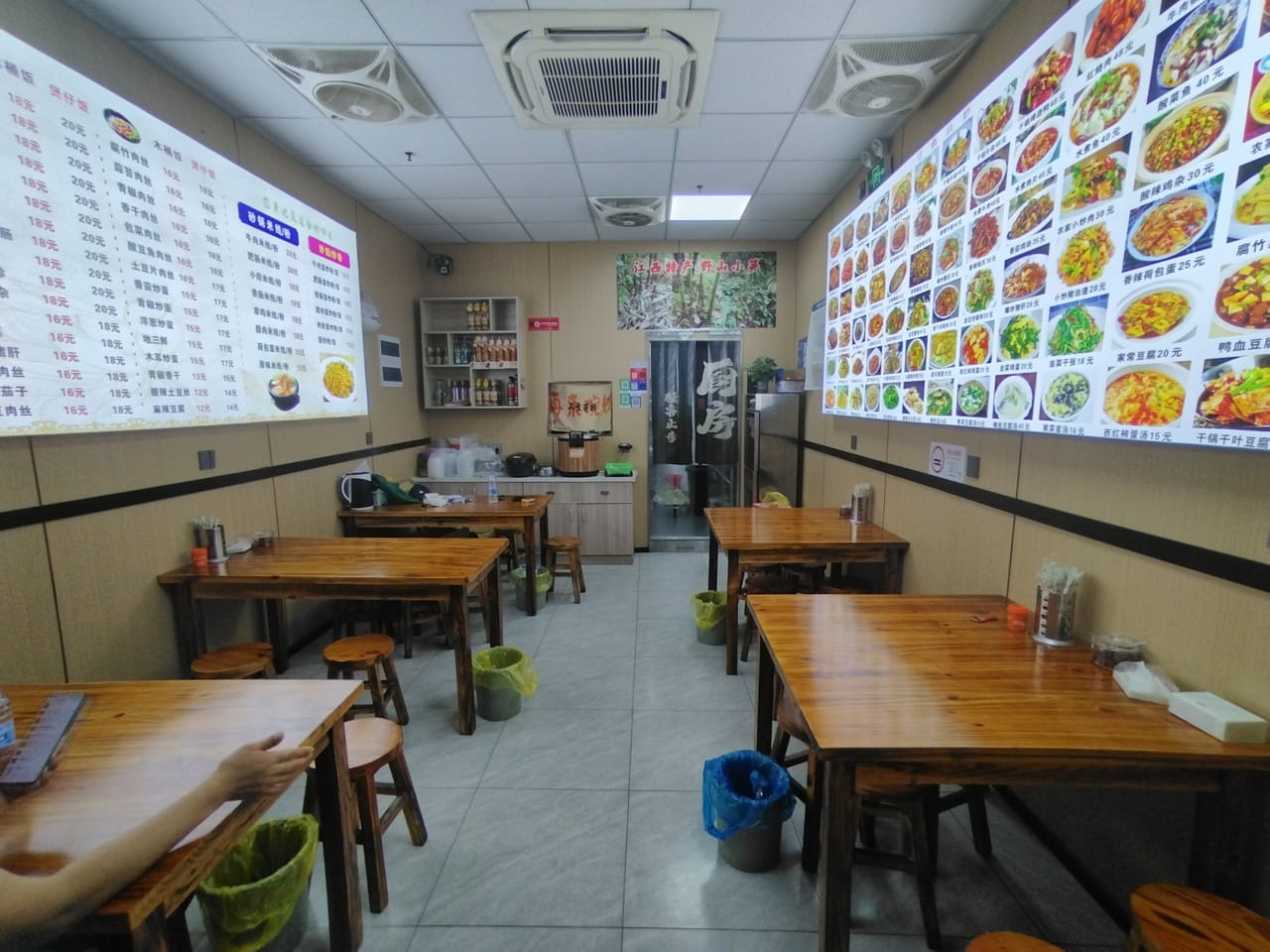 嘉定天祝路餐饮店转让！对面宝龙广场附近商务办公小区密集-2