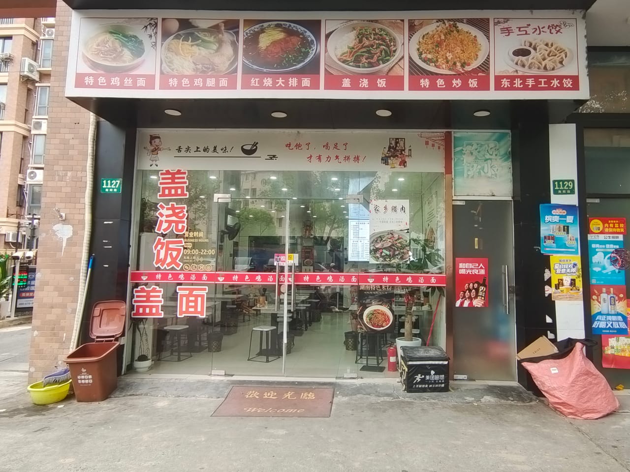 海阳路旺铺转让，周边小区密集，客源无忧，门头展示面宽位置佳