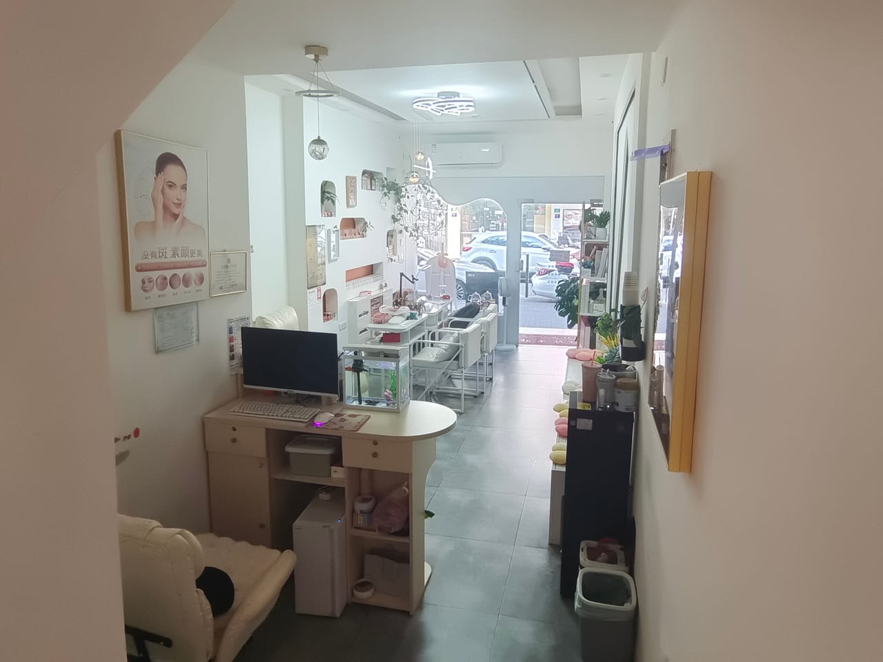 浦东川沙进贤路美甲店转让！客源稳定设备齐全，地理位置优越人流大-6
