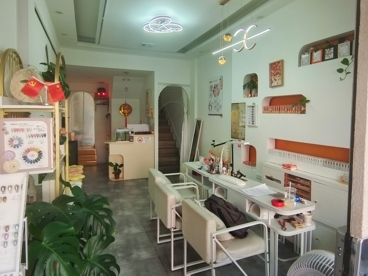 浦东川沙进贤路美甲店转让！客源稳定设备齐全，地理位置优越人流大-2
