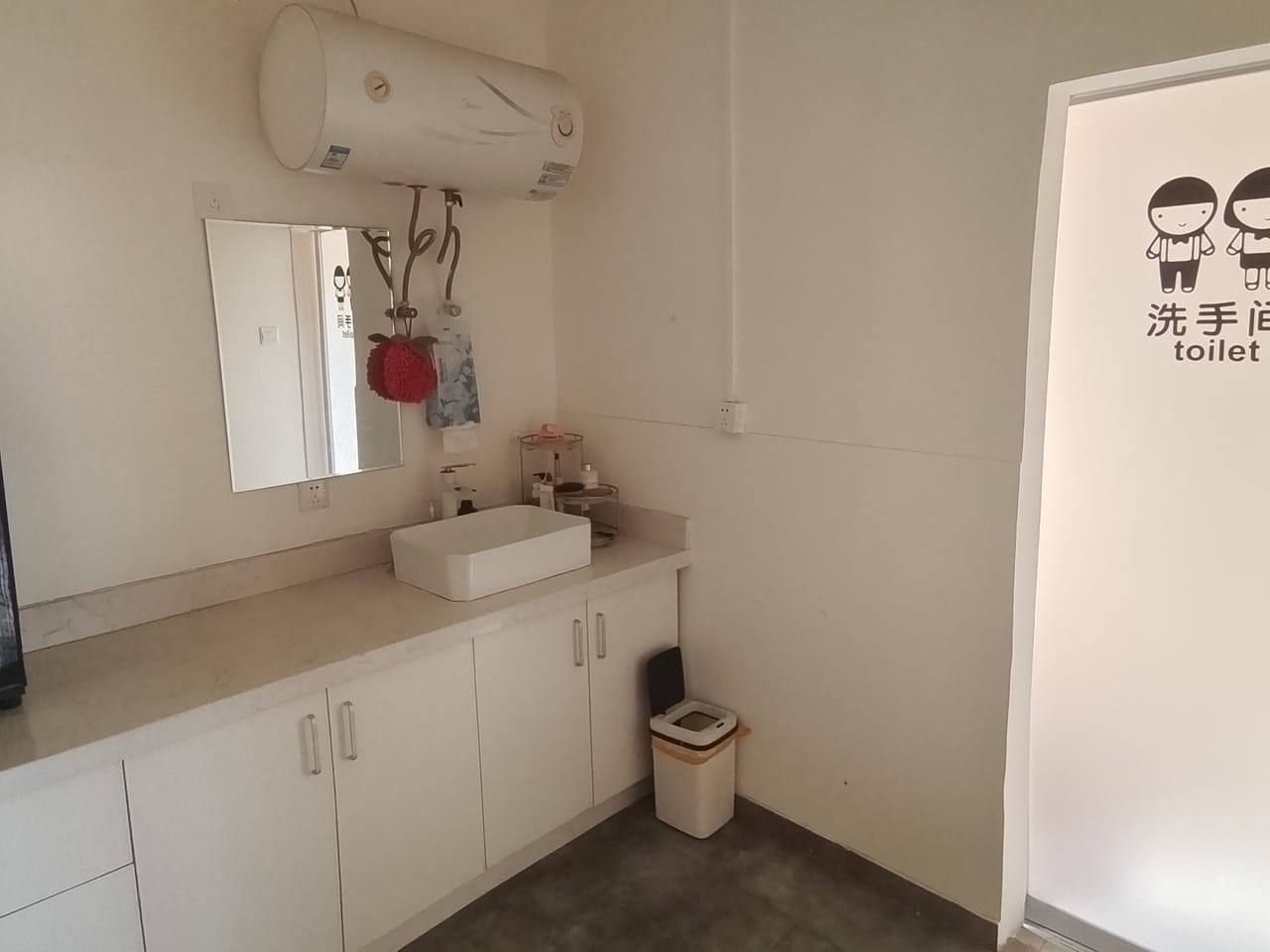浦东川沙进贤路美甲店转让！客源稳定设备齐全，地理位置优越人流大-8