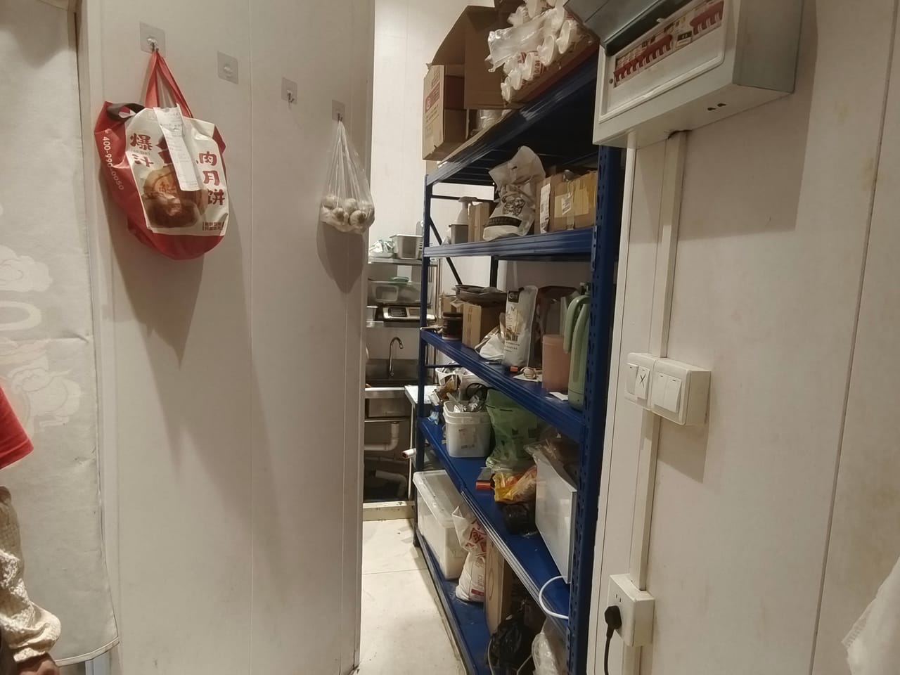 奉贤区地铁口美食广场沿街门面转让，购物生活一条街小区公寓-9