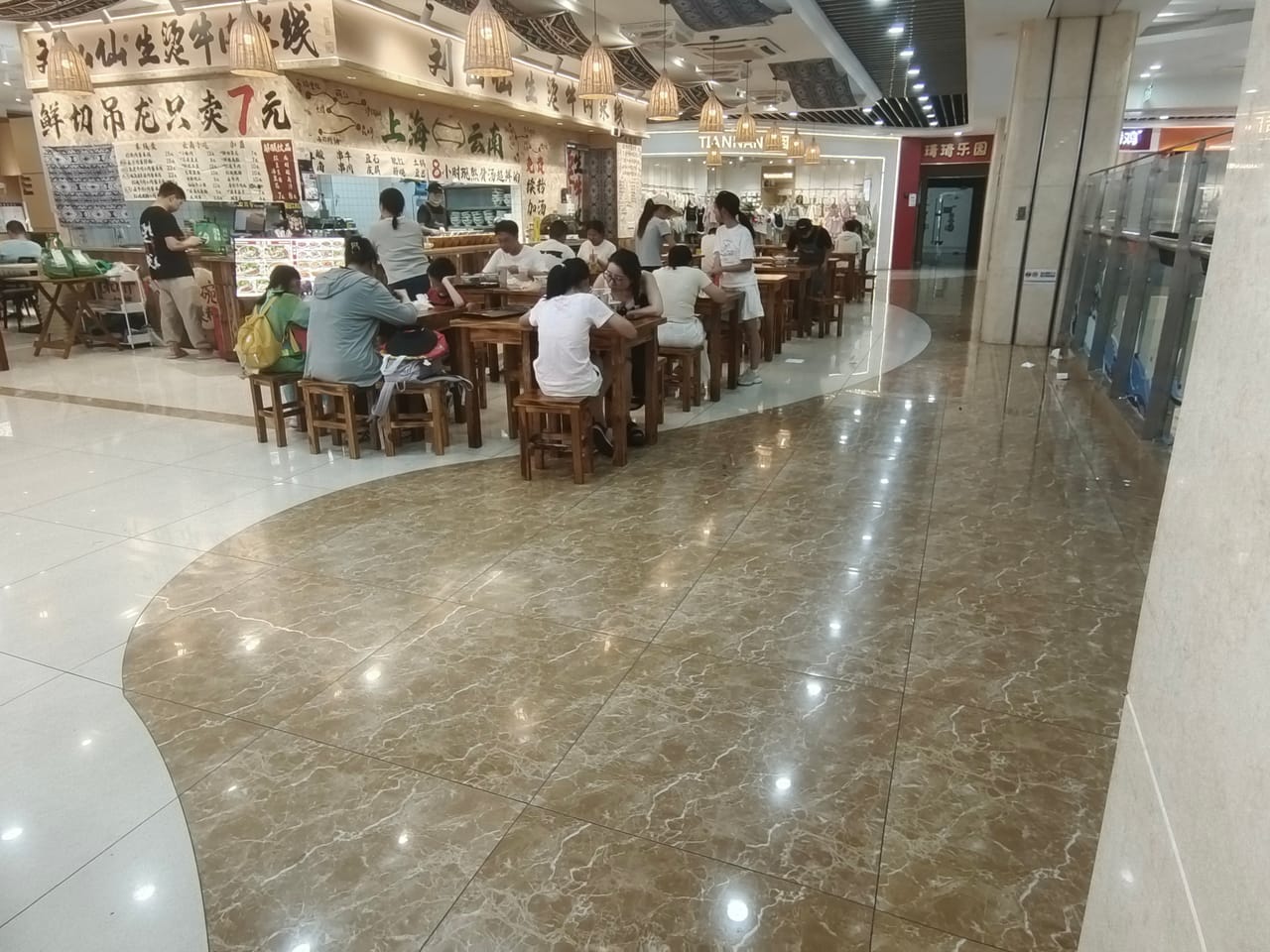 奉贤区地铁口美食广场沿街门面转让，购物生活一条街小区公寓-4