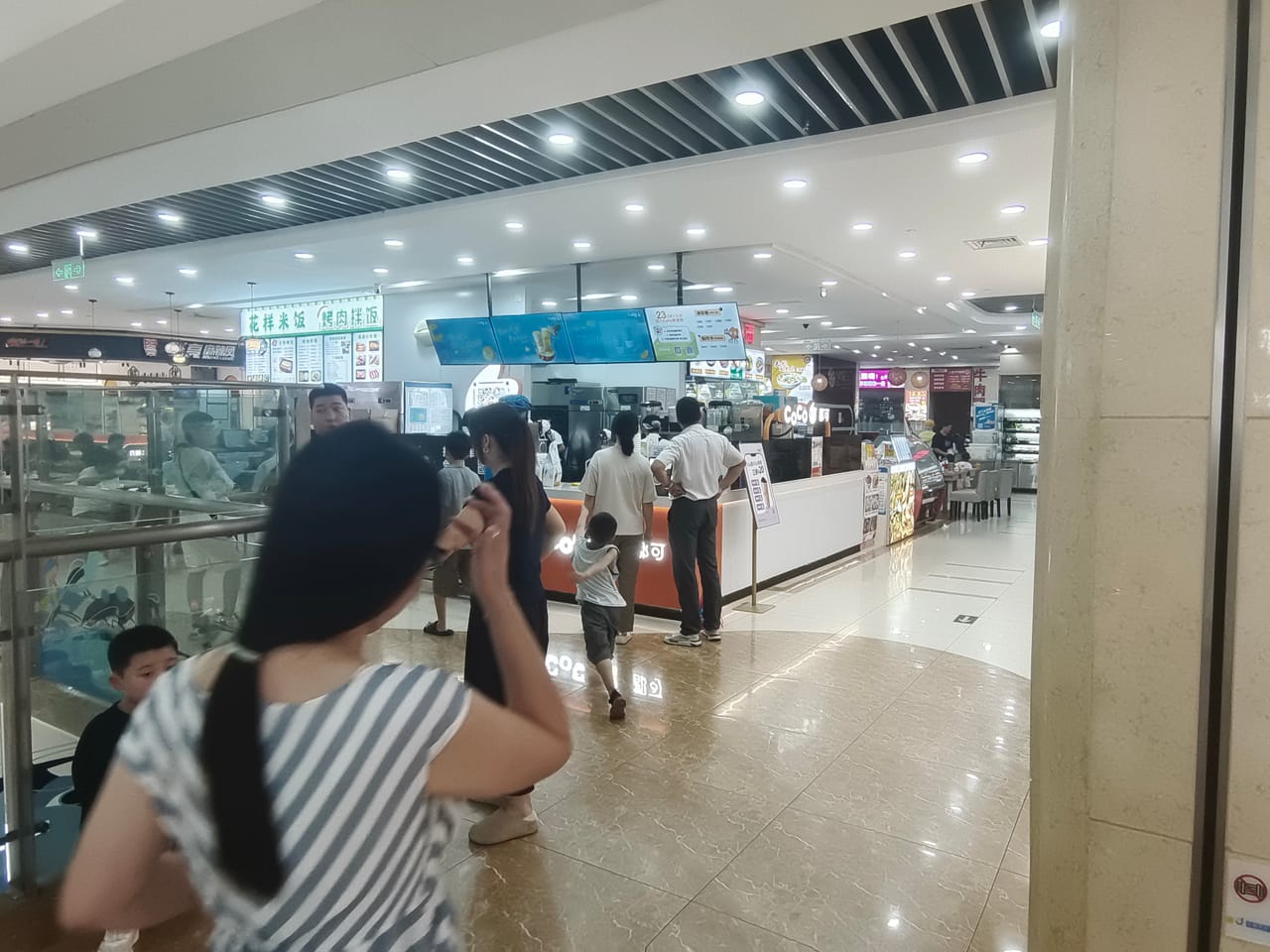 奉贤区地铁口美食广场沿街门面转让，购物生活一条街小区公寓-5