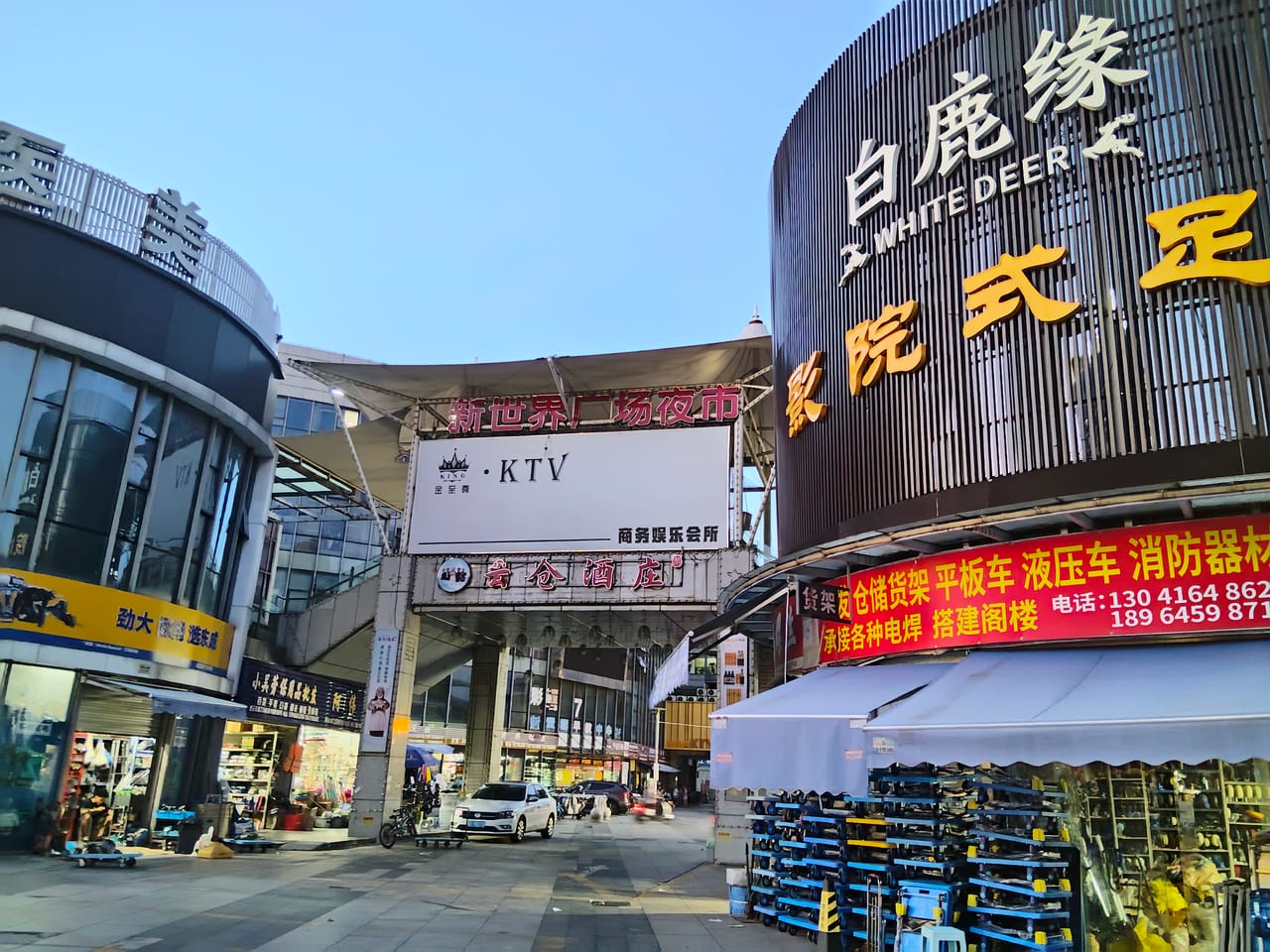 嘉定曹安公路便利店转让！近地铁商场对面附近小区公寓ktv-3