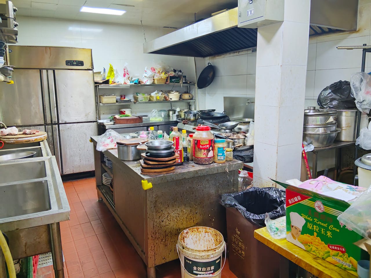 工业园公寓附近！宝山市台路餐饮店转让！带包间客源稳定-8