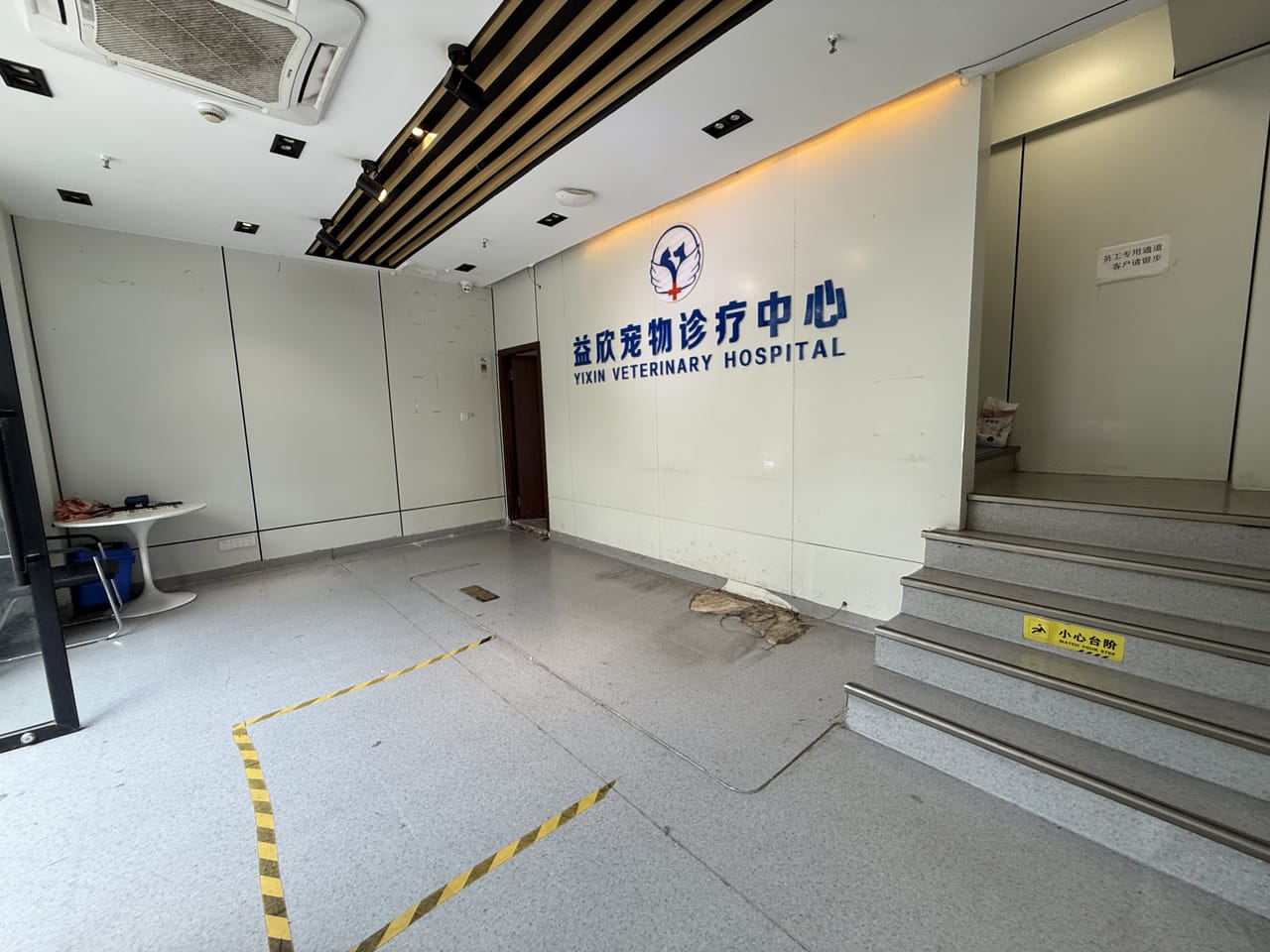 徐汇区华泾镇旺铺出租！有上下水无行业限制 小区公寓学校密集-2