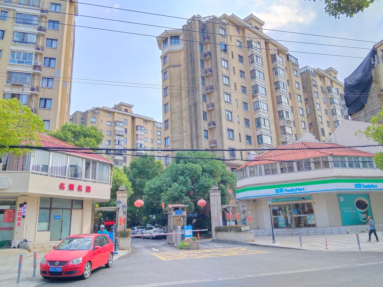 徐汇区华泾镇旺铺出租！有上下水无行业限制 小区公寓学校密集-3