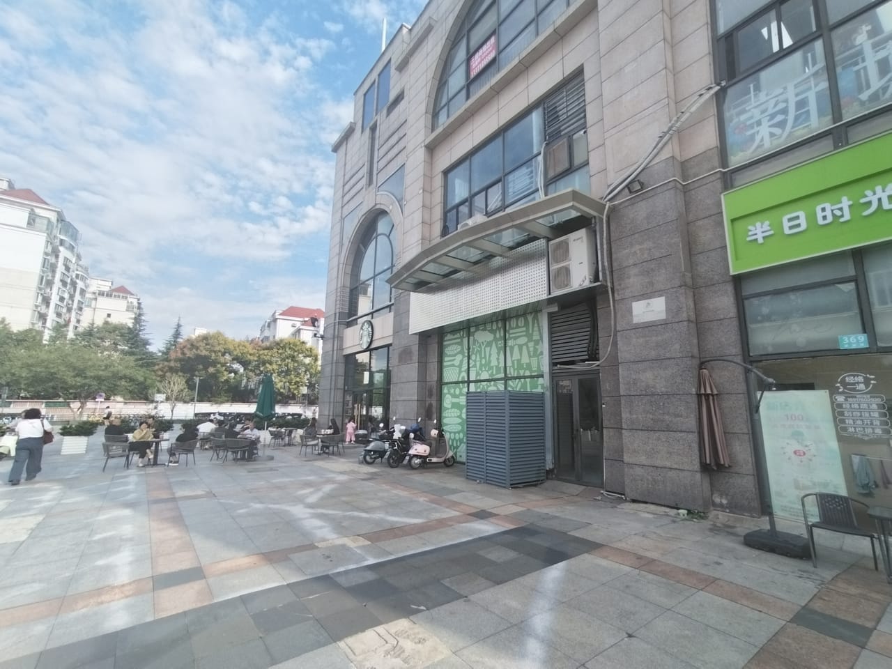 松江新城地铁站附近美容院转让！小区公寓广场人流量大-10