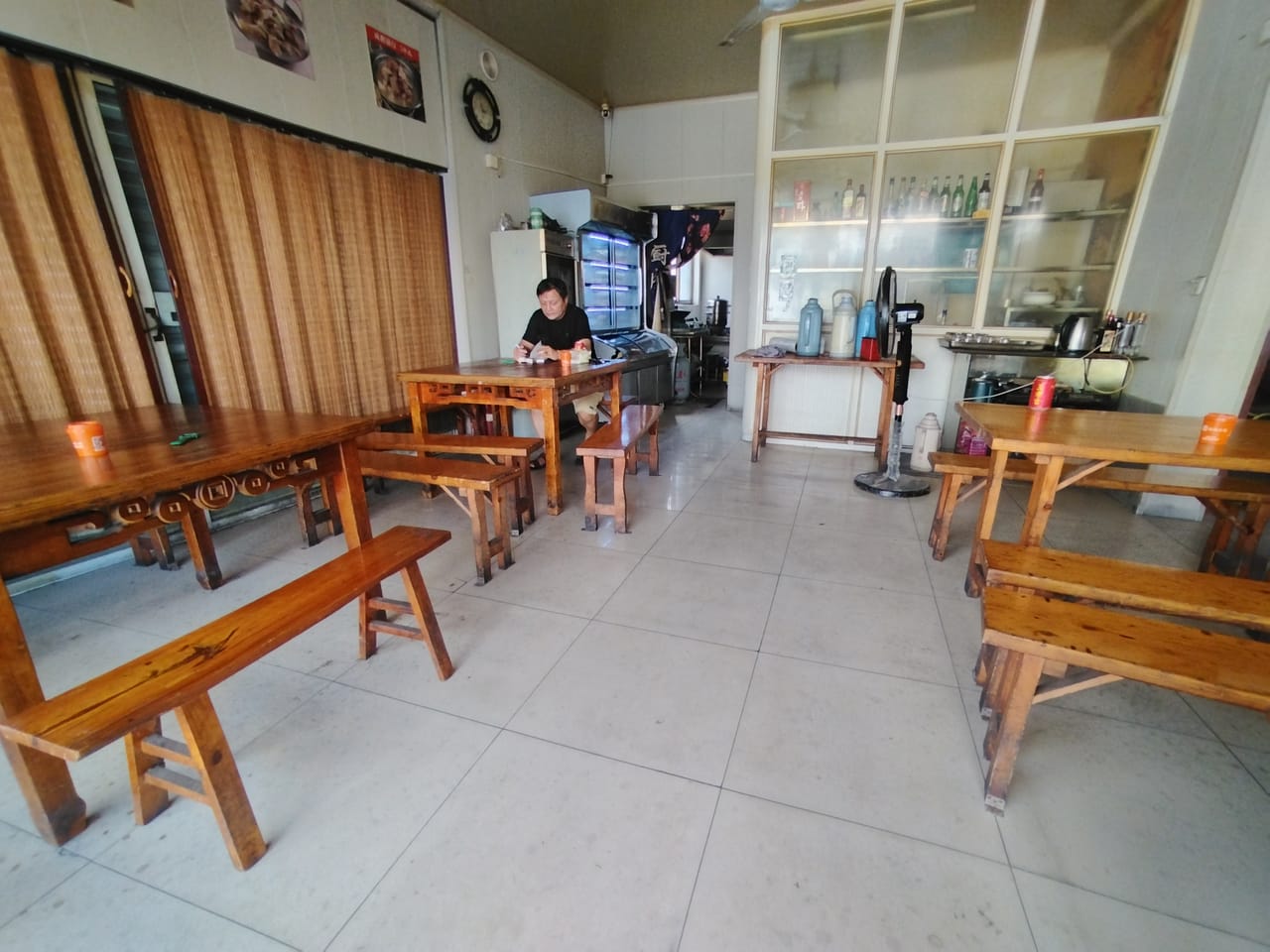 浦东庆荣路餐饮店转让！商圈成熟停车方便有阁楼，客源稳定位置佳-4