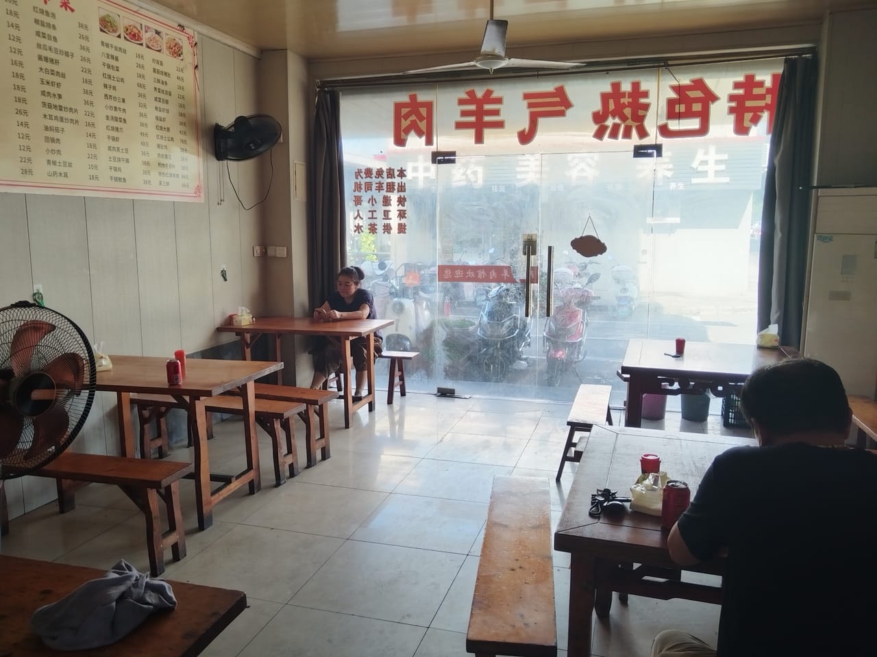 浦东庆荣路餐饮店转让！商圈成熟停车方便有阁楼，客源稳定位置佳-6