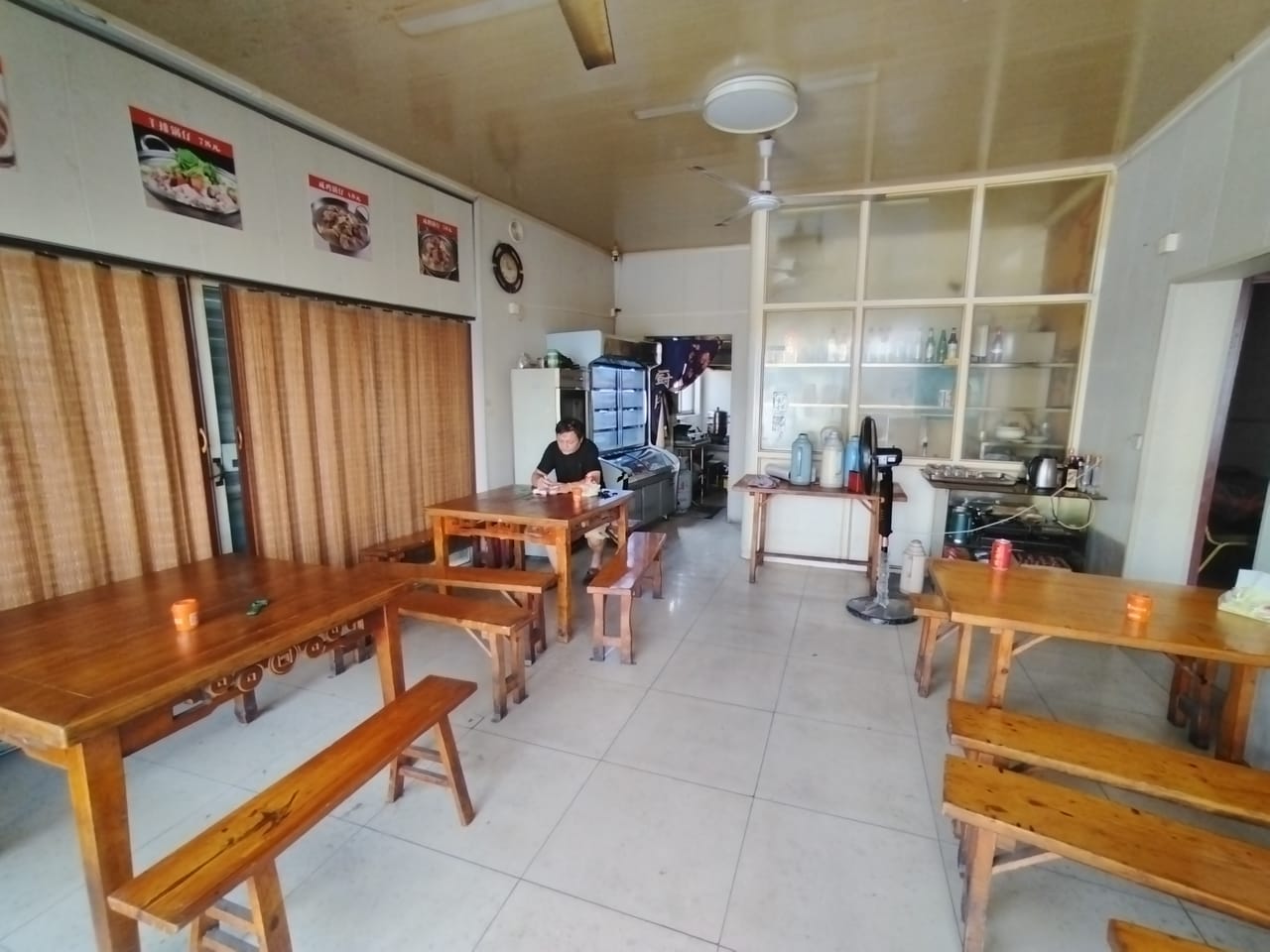 浦东庆荣路餐饮店转让！商圈成熟停车方便有阁楼，客源稳定位置佳-2