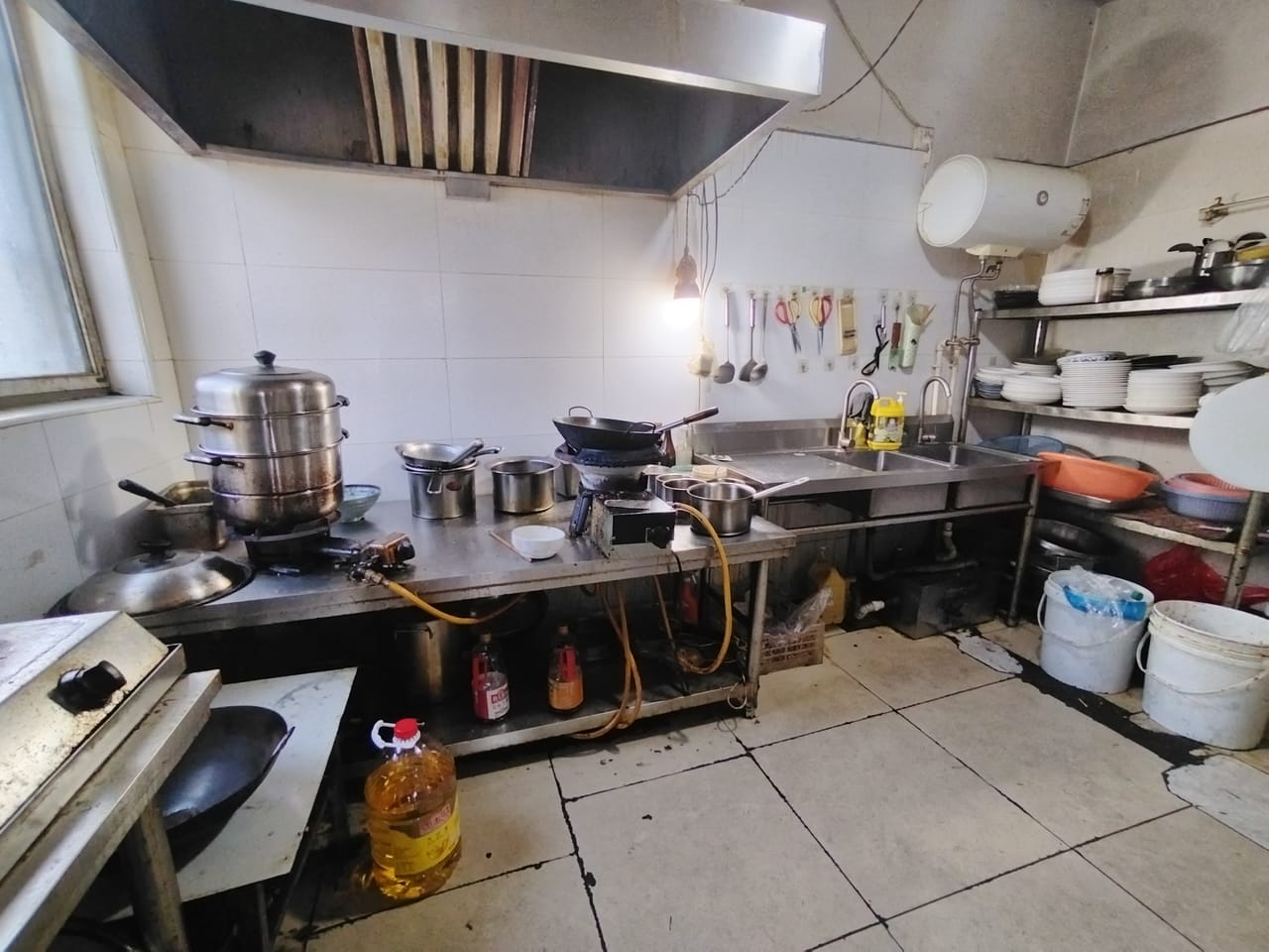 浦东庆荣路餐饮店转让！商圈成熟停车方便有阁楼，客源稳定位置佳-9
