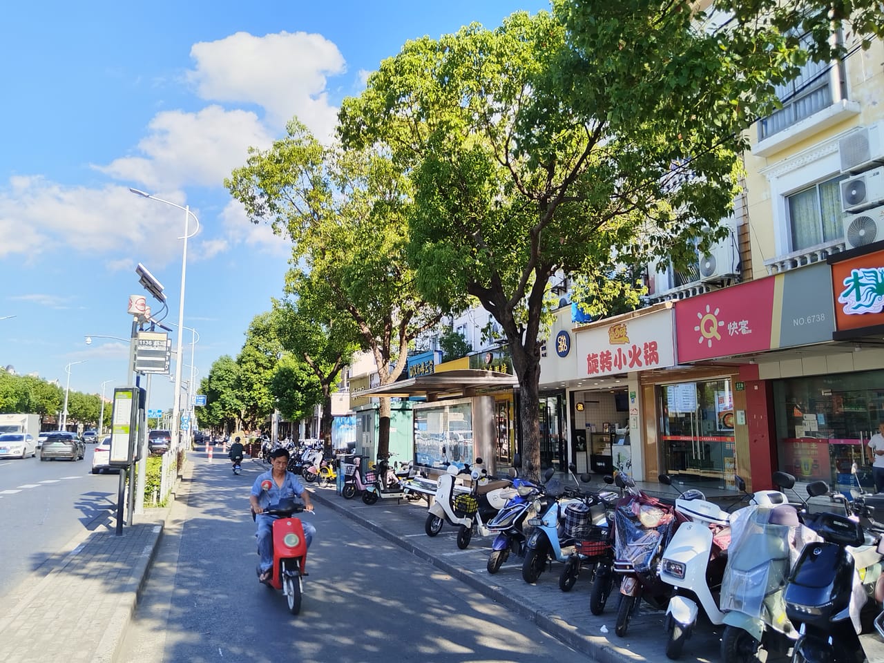 浦东庆荣路餐饮店转让！商圈成熟停车方便有阁楼，客源稳定位置佳-3