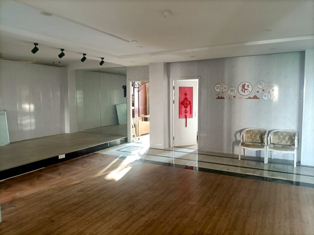 浦东惠南镇餐饮店转让！十字路口对面保健院小区公寓学校密集-9