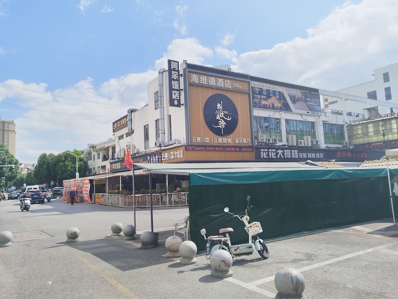 青浦华志路旺铺直租无转让费！周边多小区和酒店分布，商圈成熟-5