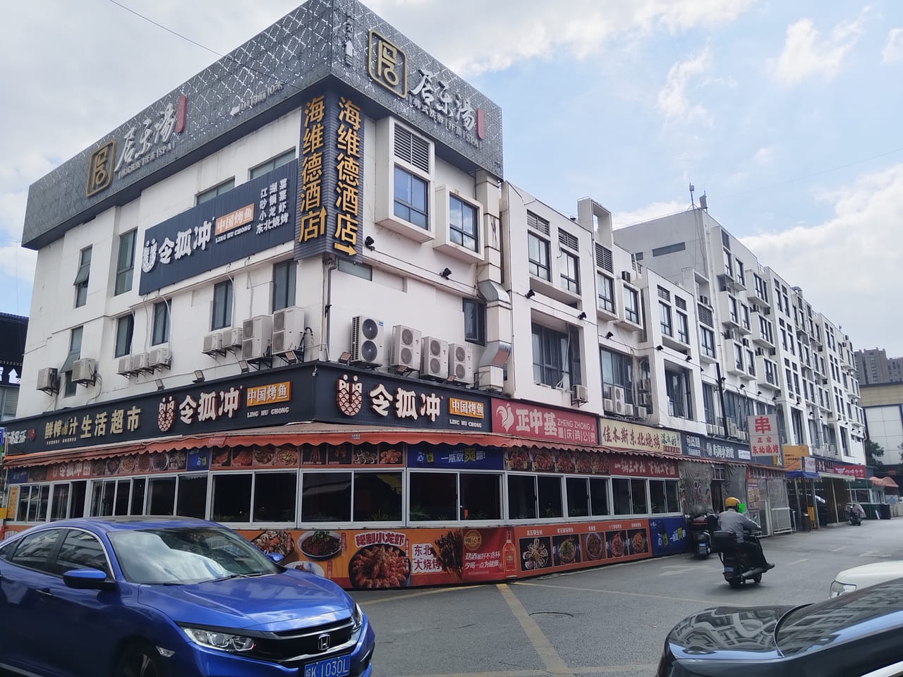 青浦华志路旺铺直租无转让费！周边多小区和酒店分布，商圈成熟-3