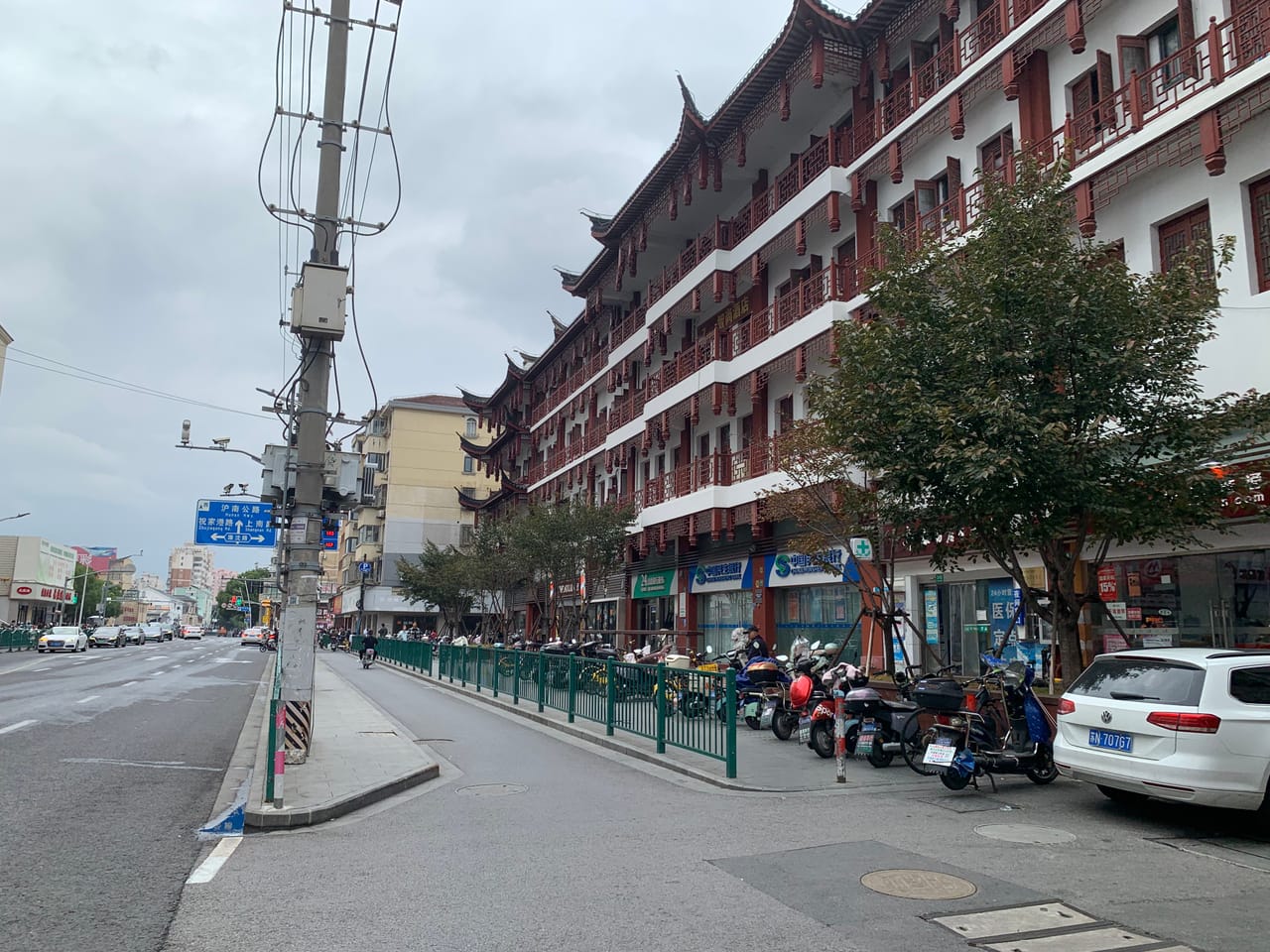浦东周浦年家浜路餐饮店转让！商圈成熟，地理位置优越人流量密集-4