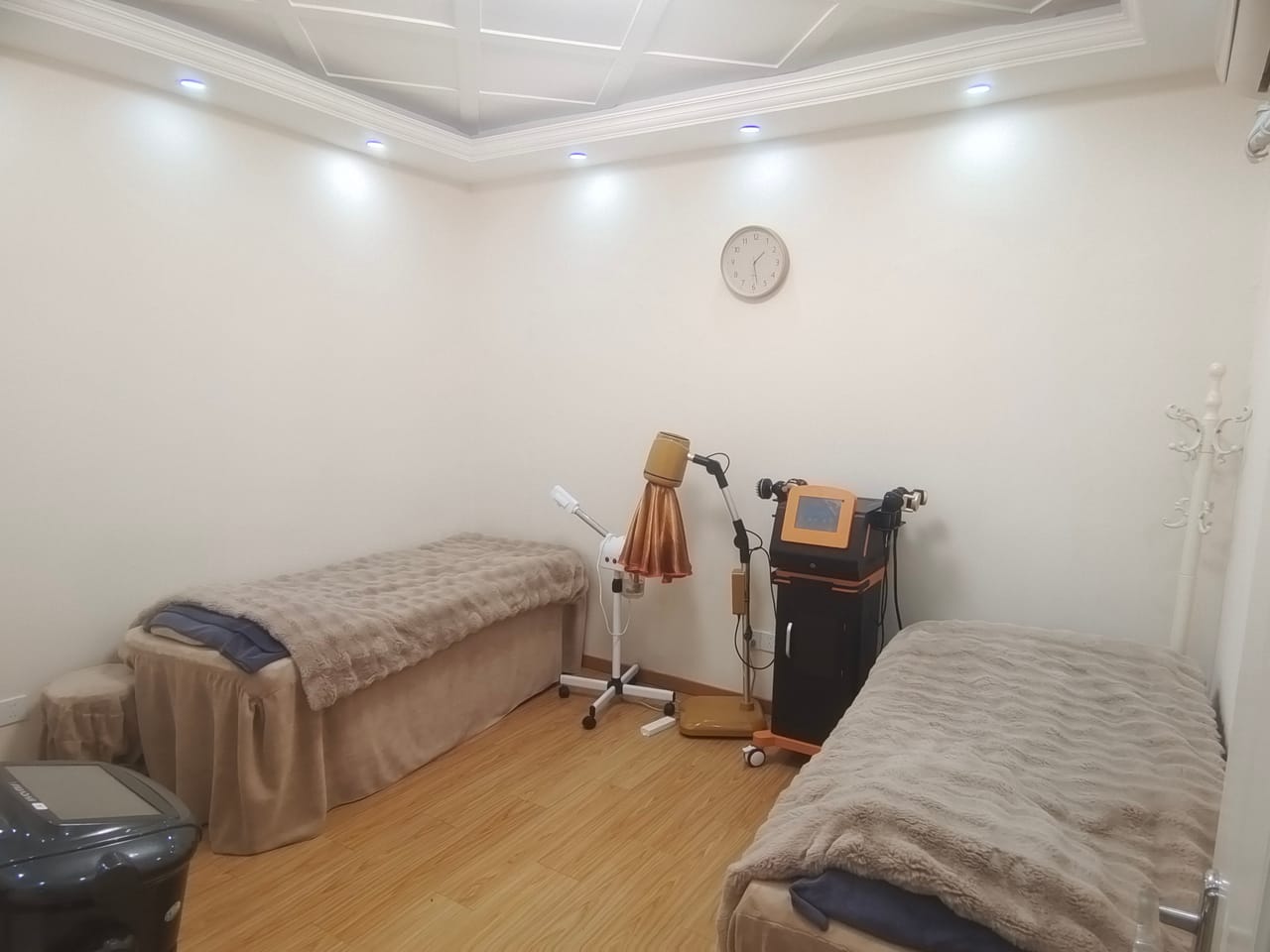 浦东川沙新镇城西路美容店转让！装修精美新颖，设备齐全位置佳-5