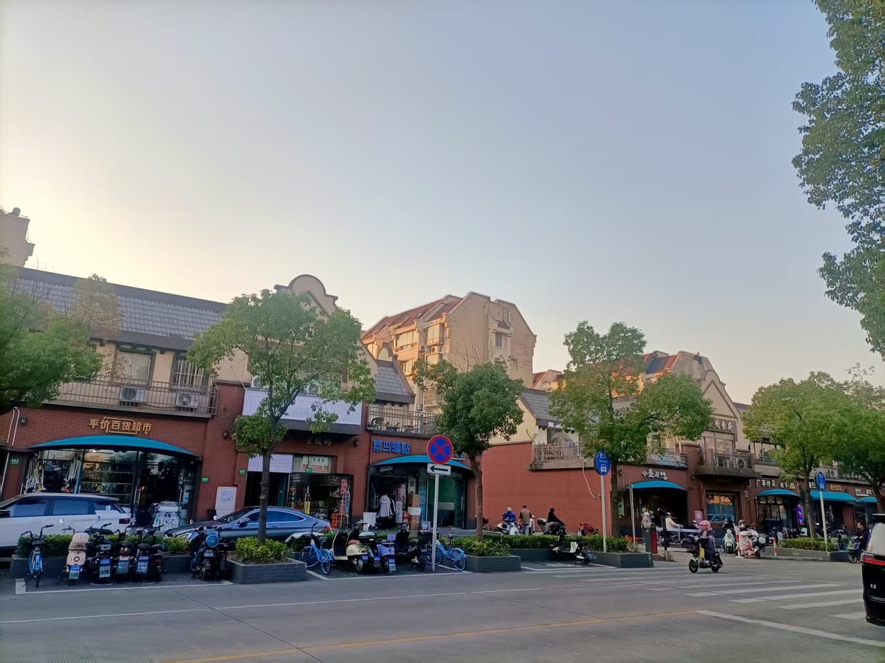 松江仓汇路餐饮店转让！周边多小区环绕，地理位置优越，人流密集-9