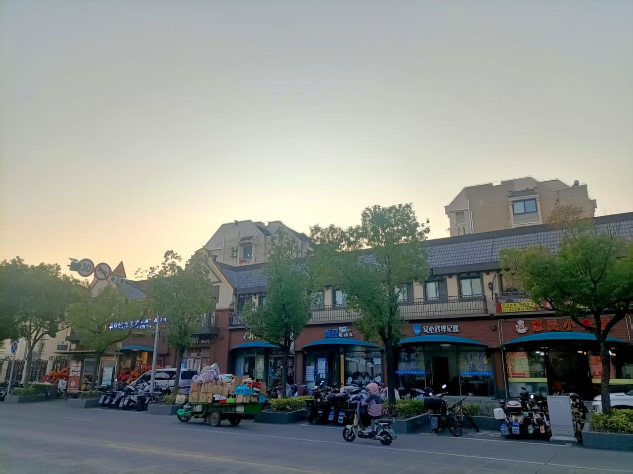 松江仓汇路餐饮店转让！周边多小区环绕，地理位置优越，人流密集-10