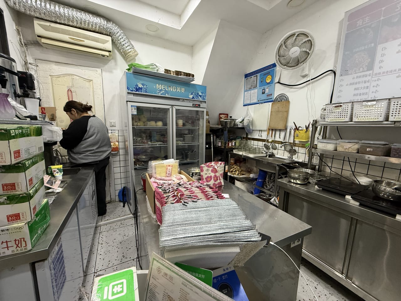 浦东惠南镇东门大街奶茶店转让！租金实惠商圈成熟，位置佳，人流密集-2