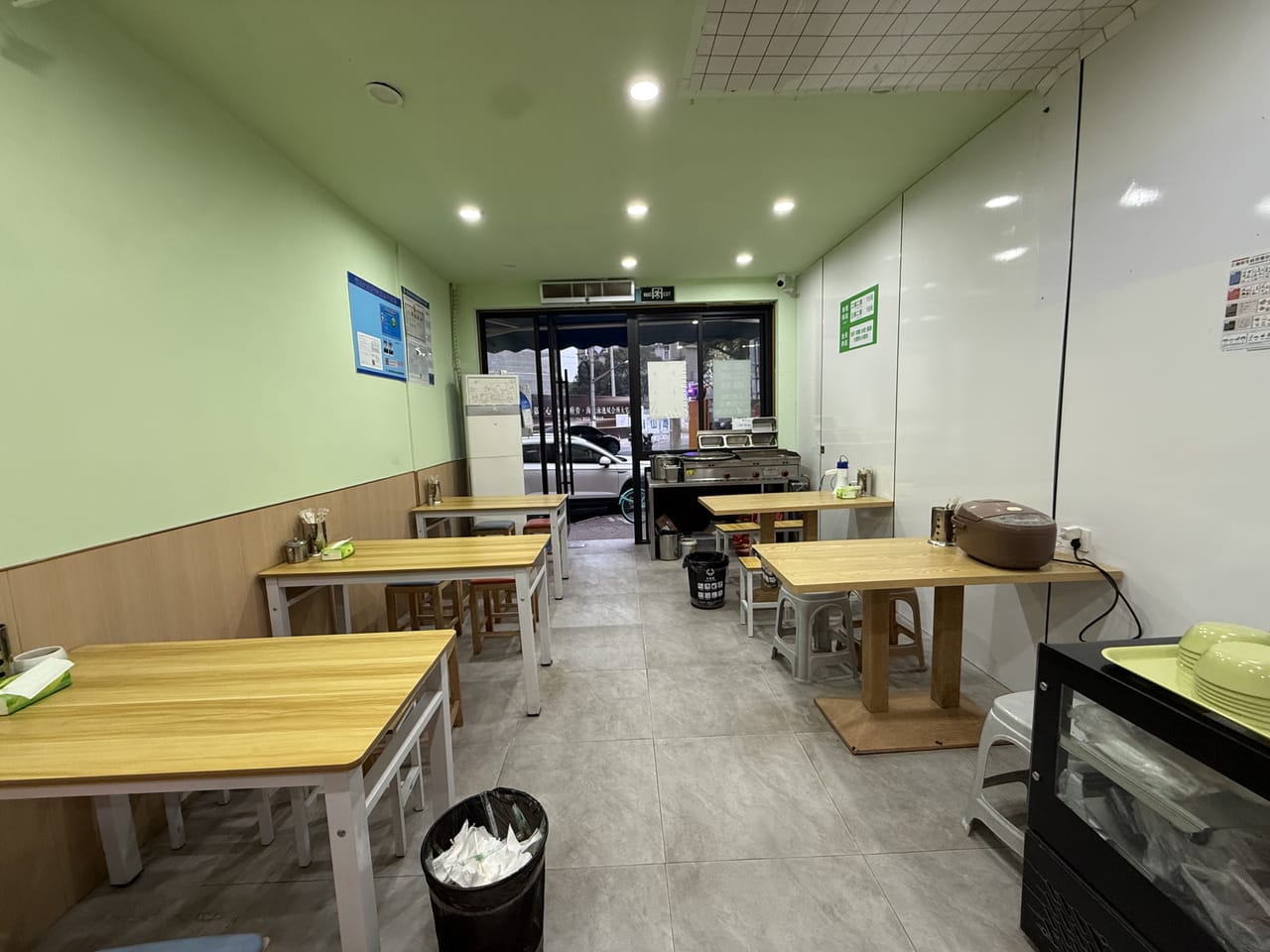 嘉定天池路餐饮店转让！三层楼店铺客源稳定，位置佳，人流量密集-2