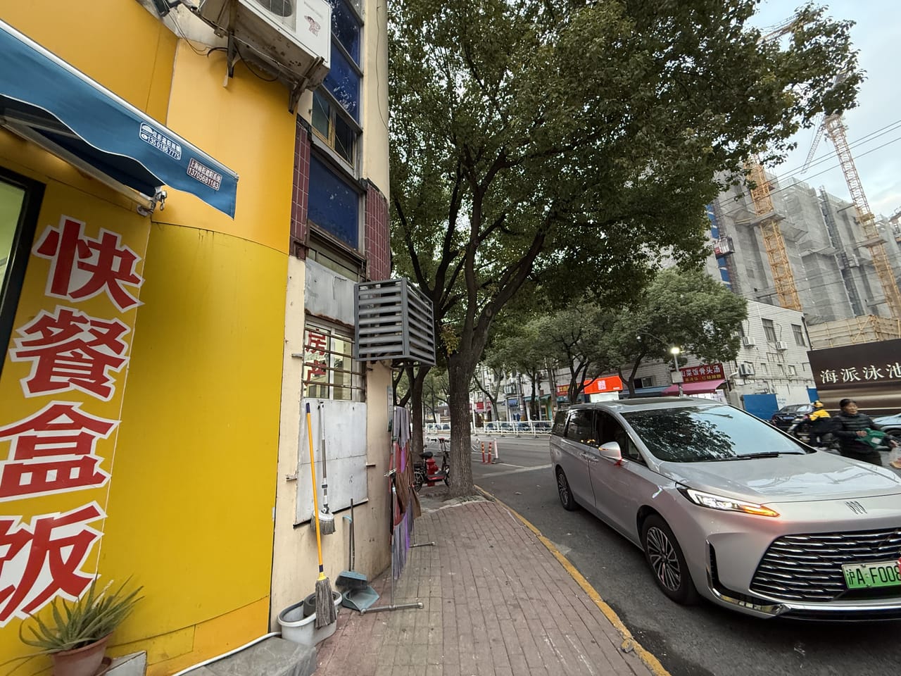 嘉定天池路餐饮店转让！三层楼店铺客源稳定，位置佳，人流量密集-9