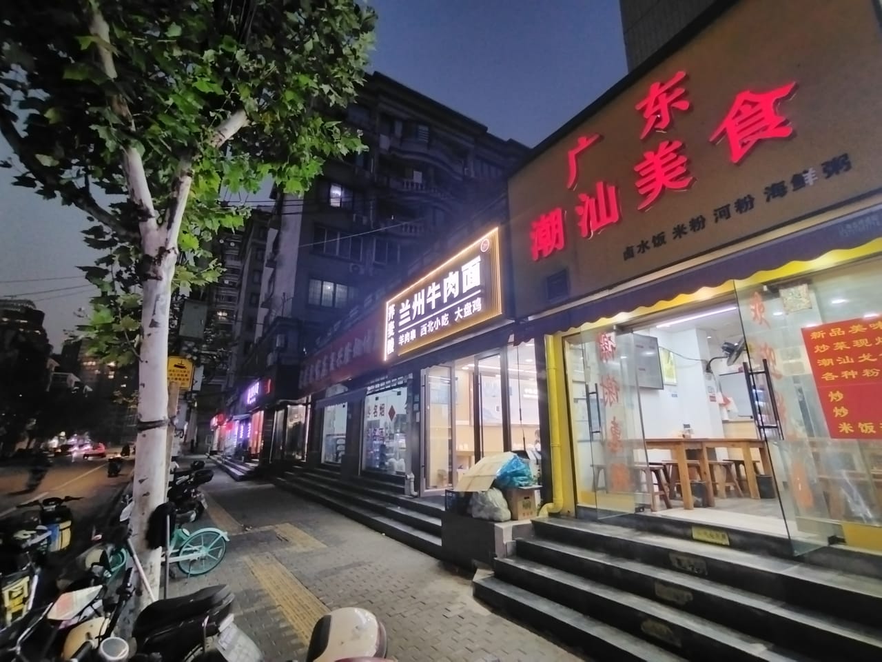黄浦区老西门街道餐饮店转让！临近地铁出口，周边多小区环绕，人流量密集-6