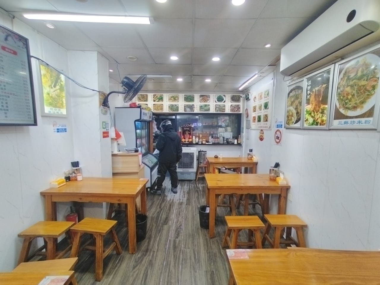 黄浦区老西门街道餐饮店转让！临近地铁出口，周边多小区环绕，人流量密集-2