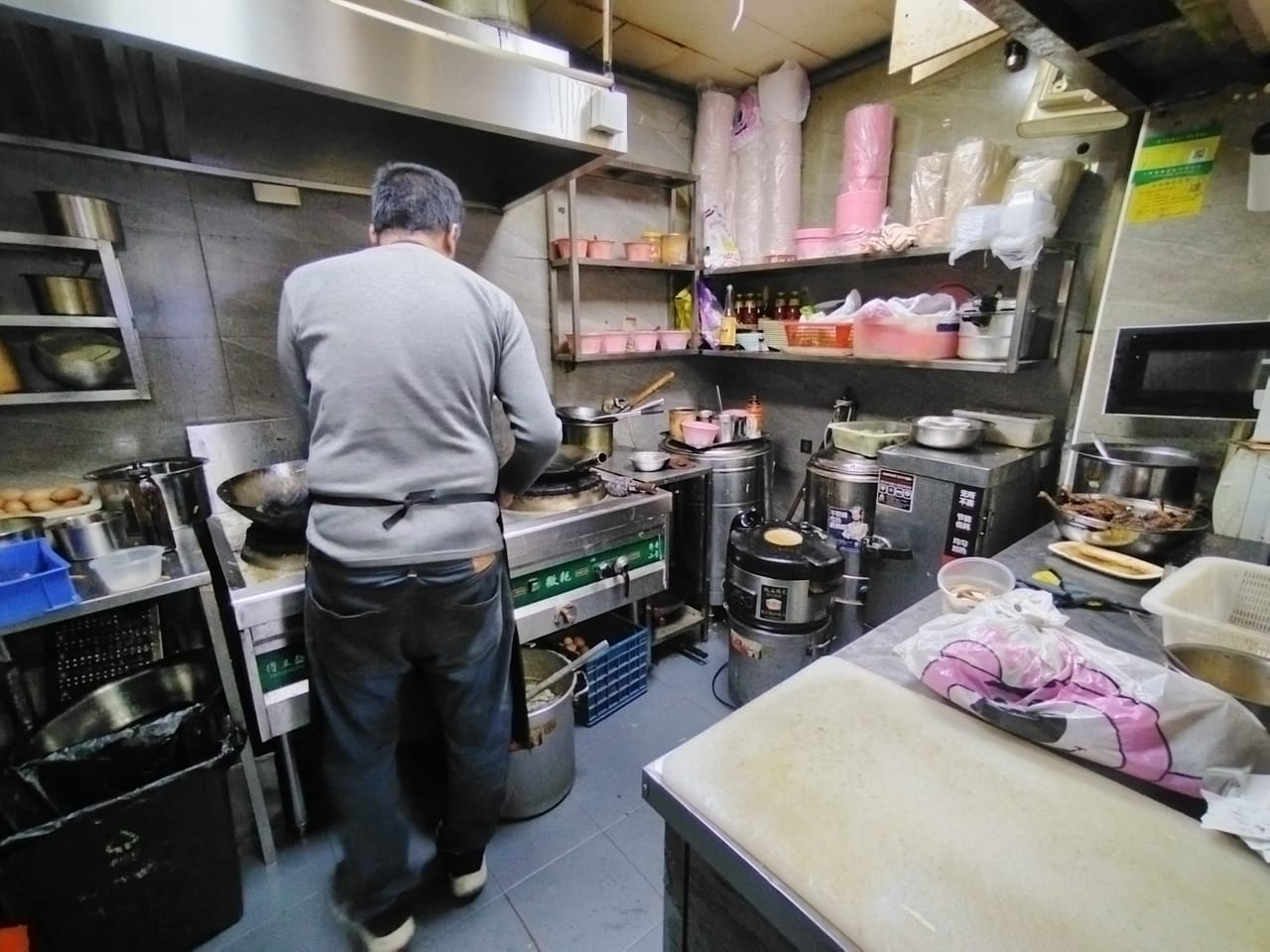 黄浦区老西门街道餐饮店转让！临近地铁出口，周边多小区环绕，人流量密集-5