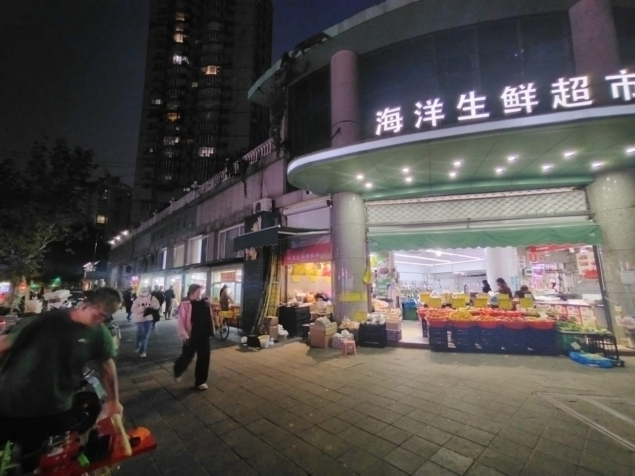 黄浦区老西门街道餐饮店转让！临近地铁出口，周边多小区环绕，人流量密集-10