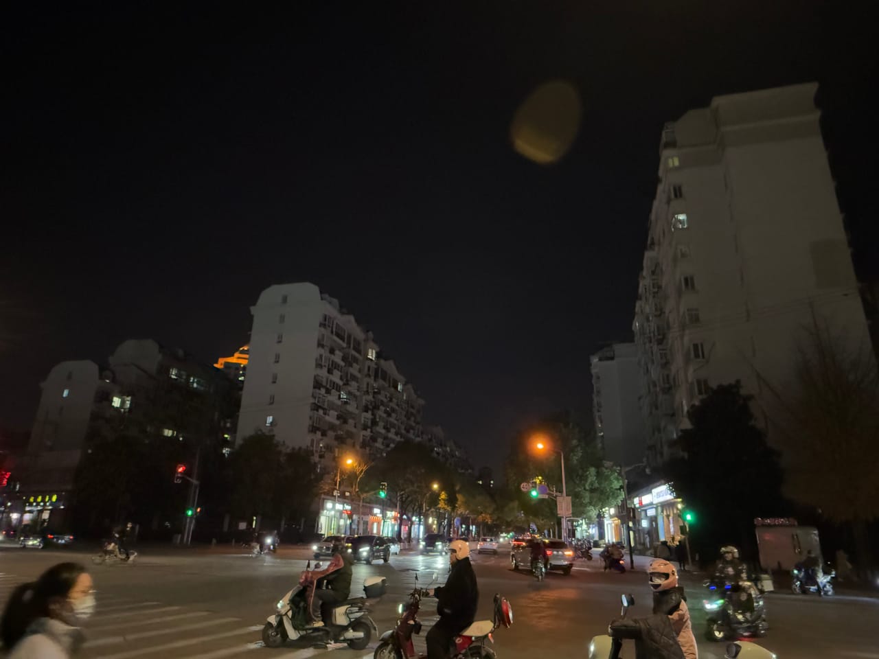 闵行莘庄镇莘建东路旺铺出租！近地铁口小区公寓密集-9