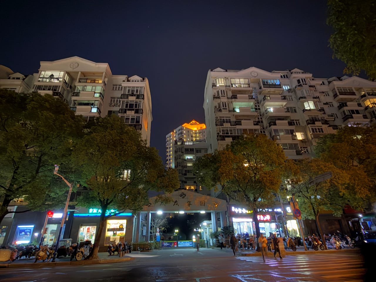 闵行莘庄镇莘建东路旺铺出租！近地铁口小区公寓密集-6