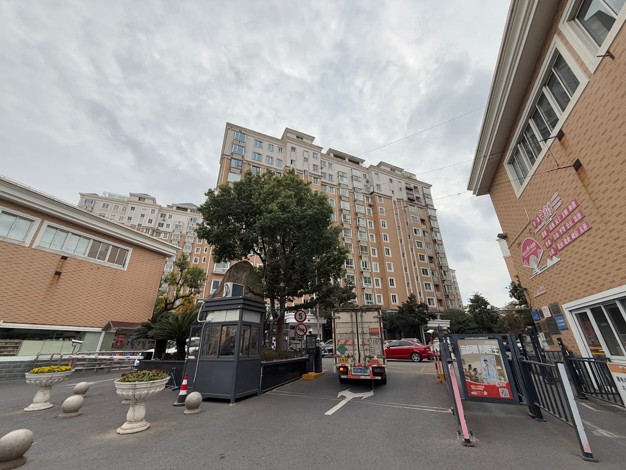 台儿庄路旺铺转让！菜市场门口，带客源！小区密集客源无忧！-10