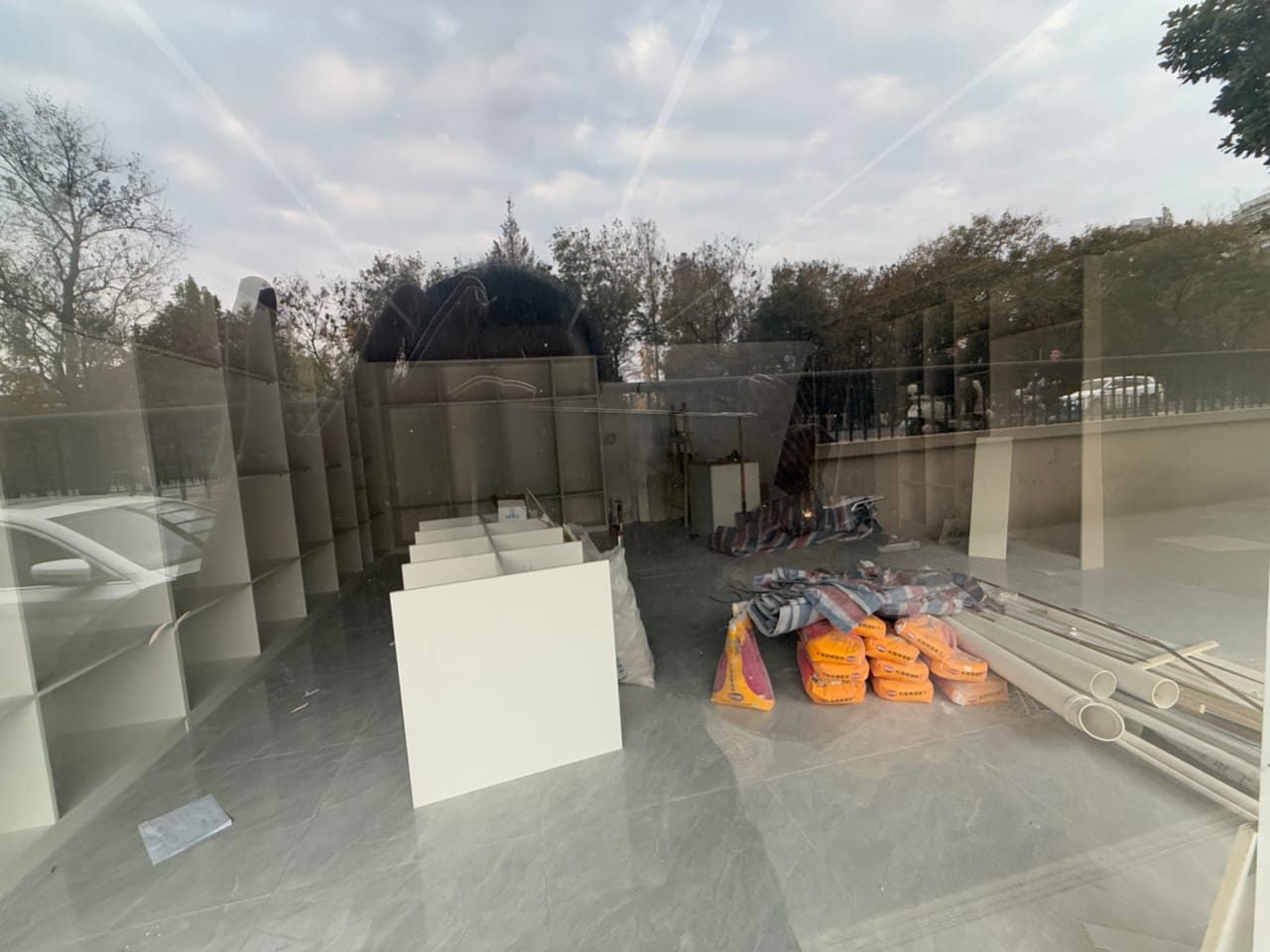 徐汇长桥街道龙川北路旺铺出租！地理位置优越，除餐饮外无行业限制-4